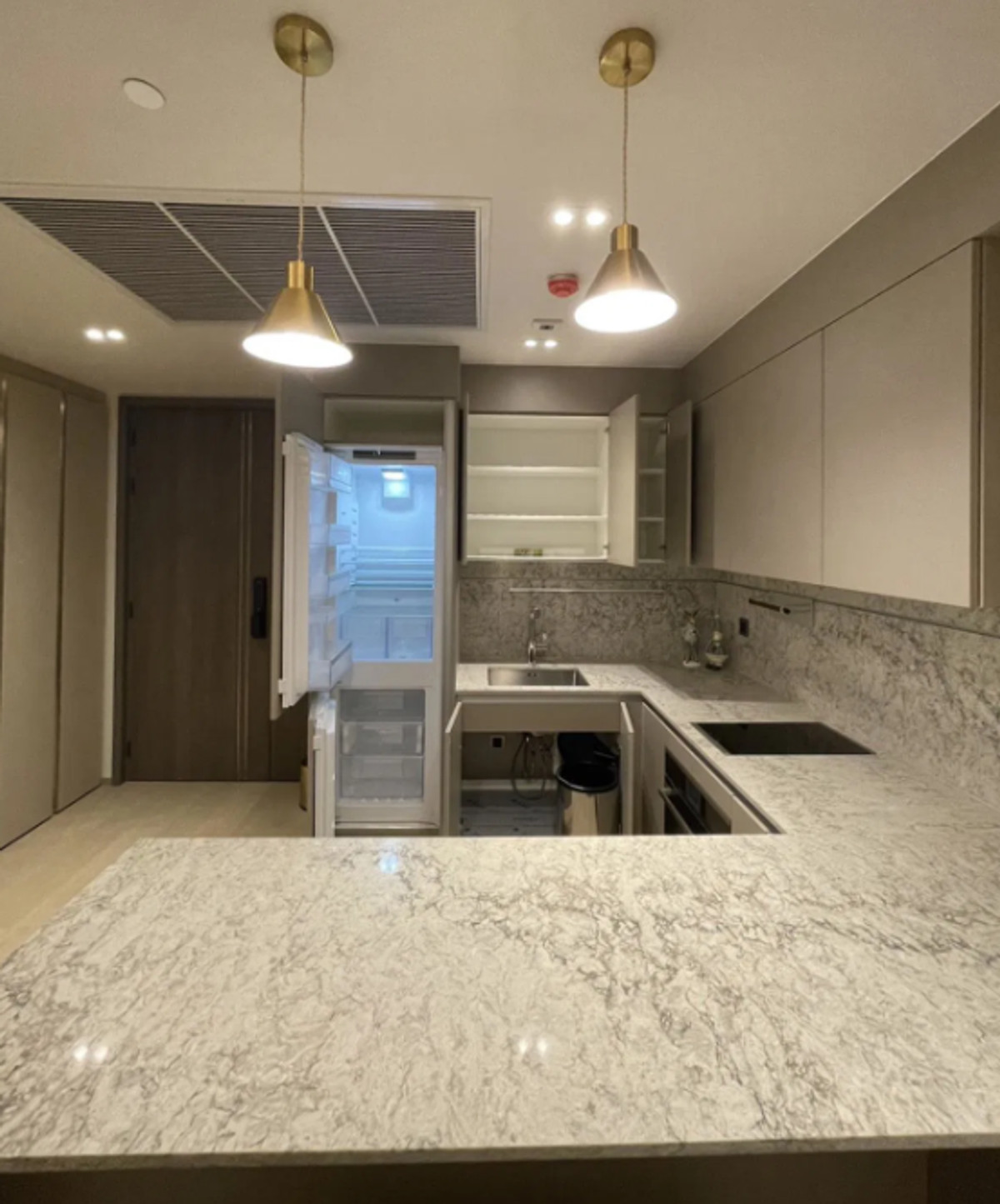 For RentCondoWitthayu, Chidlom, Langsuan, Ploenchit : Tonson One Residence 57 sq.m. Please add LINE ID @806qphgn o8415o5483