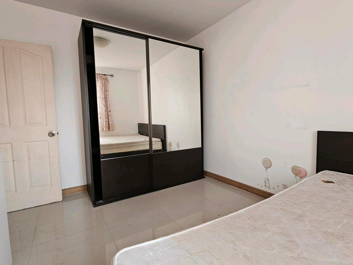 ขายคอนโดรัชดา ห้วยขวาง : FOR SALE ** Supalai City Home 10 2 bed 70 Sq,m @3,150,000 baht call 096-2615656Selling Price : 3,150,000 BahtNear MRT : Huaikwang StationUnit Size : 70 sq.m. 2 bedrooms / 1 bathroomDecoration : Fully furnishedสนใจโทรมาเลยค่ะ Call : 096-2615656