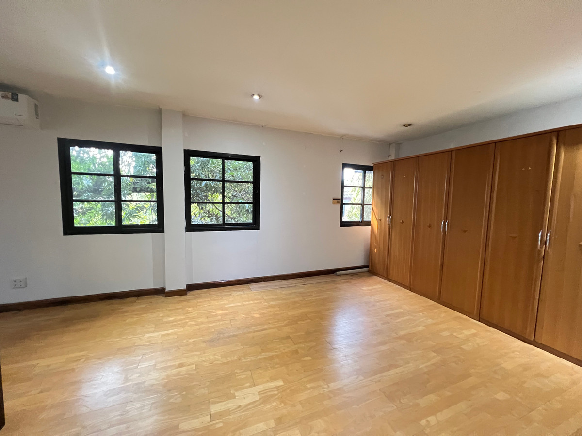 ขายบ้านลาดพร้าว เซ็นทรัลลาดพร้าว : ขายบ้านเดี่ยวหรู 3 ชั้น ใจกลางเมืองลาดพร้าว สไตล์ Classic European / Classic Luxury โถงสูง Double Volume สง่างามเหนือระดับ