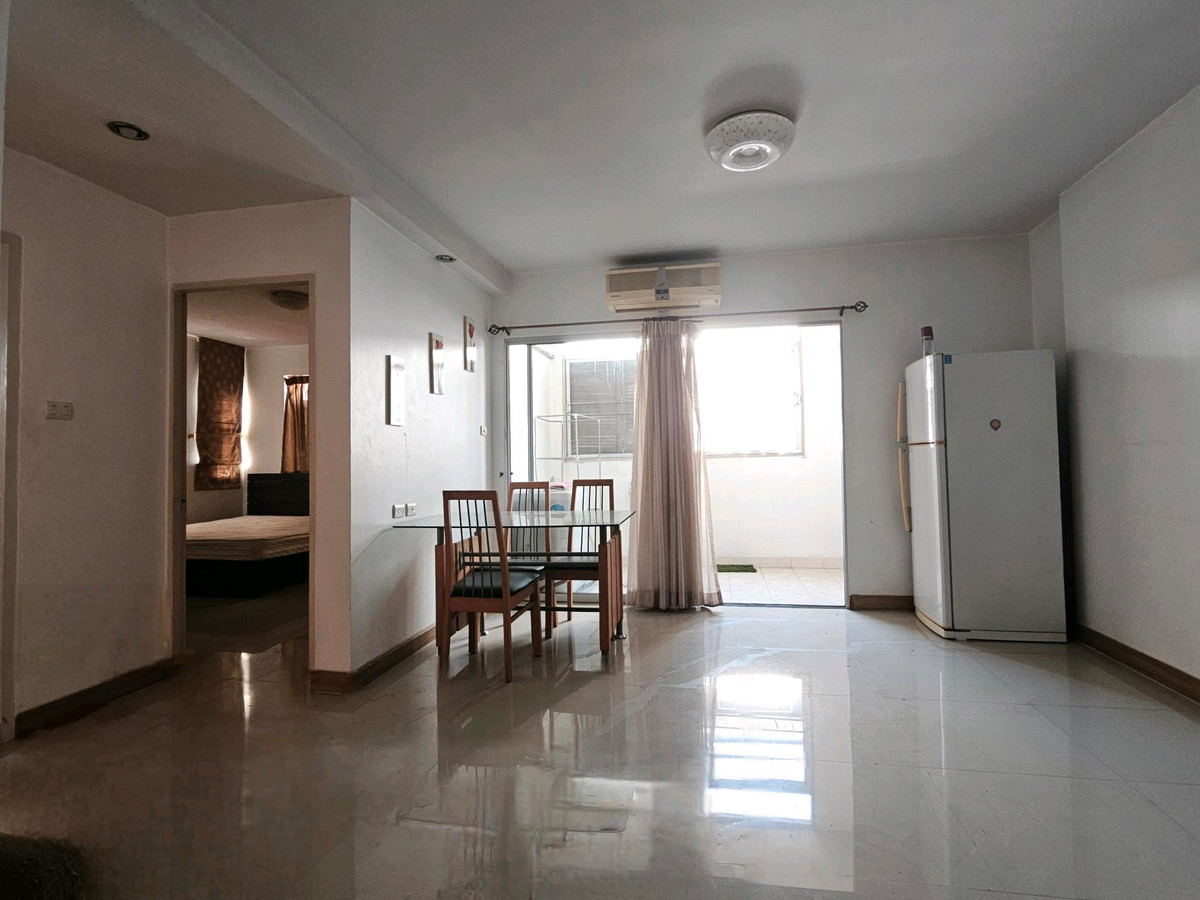 ขายคอนโดรัชดา ห้วยขวาง : FOR SALE ** Supalai City Home 10 2 bed 70 Sq,m @3,150,000 baht call 096-2615656Selling Price : 3,150,000 BahtNear MRT : Huaikwang StationUnit Size : 70 sq.m. 2 bedrooms / 1 bathroomDecoration : Fully furnishedสนใจโทรมาเลยค่ะ Call : 096-2615656