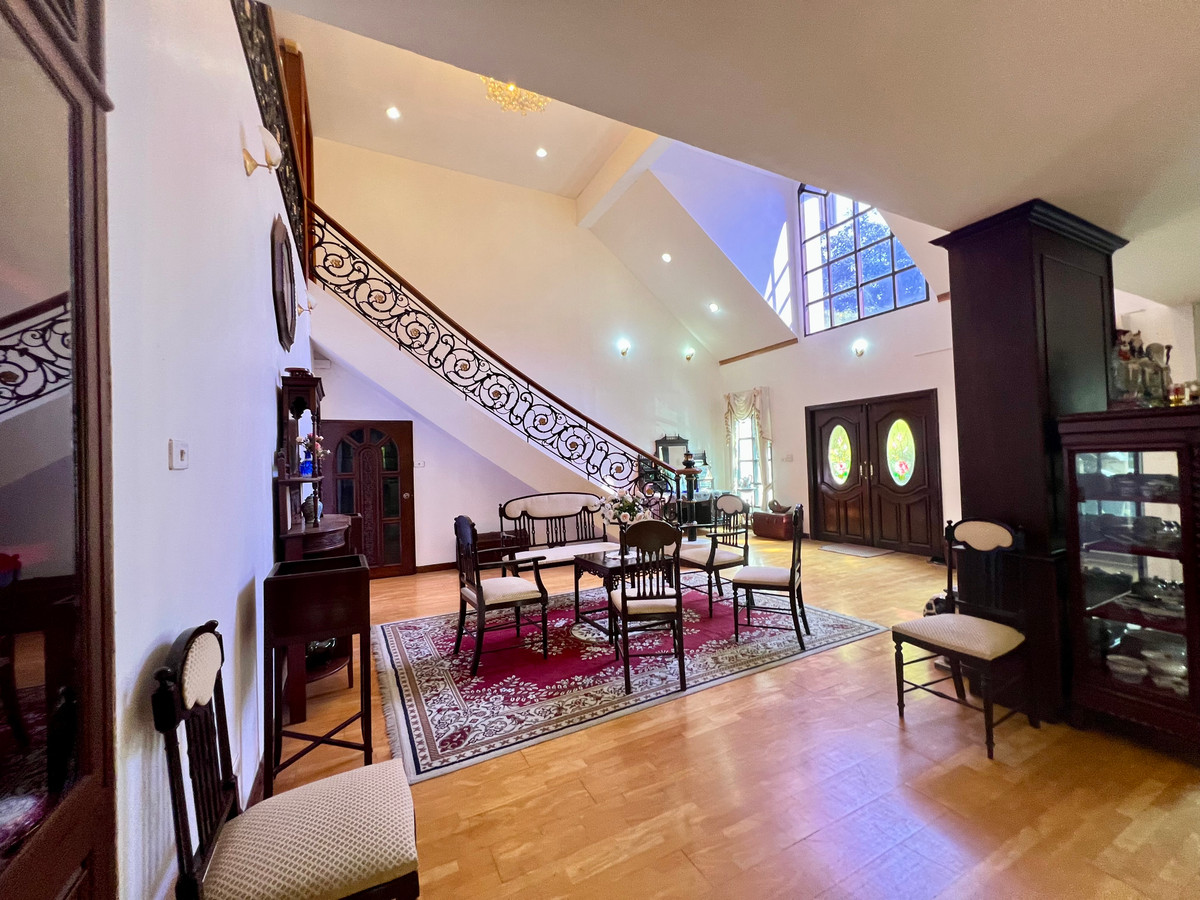 ขายบ้านลาดพร้าว เซ็นทรัลลาดพร้าว : ขายบ้านเดี่ยวหรู 3 ชั้น ใจกลางเมืองลาดพร้าว สไตล์ Classic European / Classic Luxury โถงสูง Double Volume สง่างามเหนือระดับ