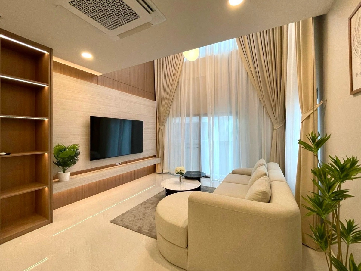 For RentHouseBangna, Bearing, Lasalle : 🔹The city bangna 3🔹Usable area 326 sq.m. • 4 bedrooms 5 bathrooms • 1 maid room • 3 parking • Fully furnish