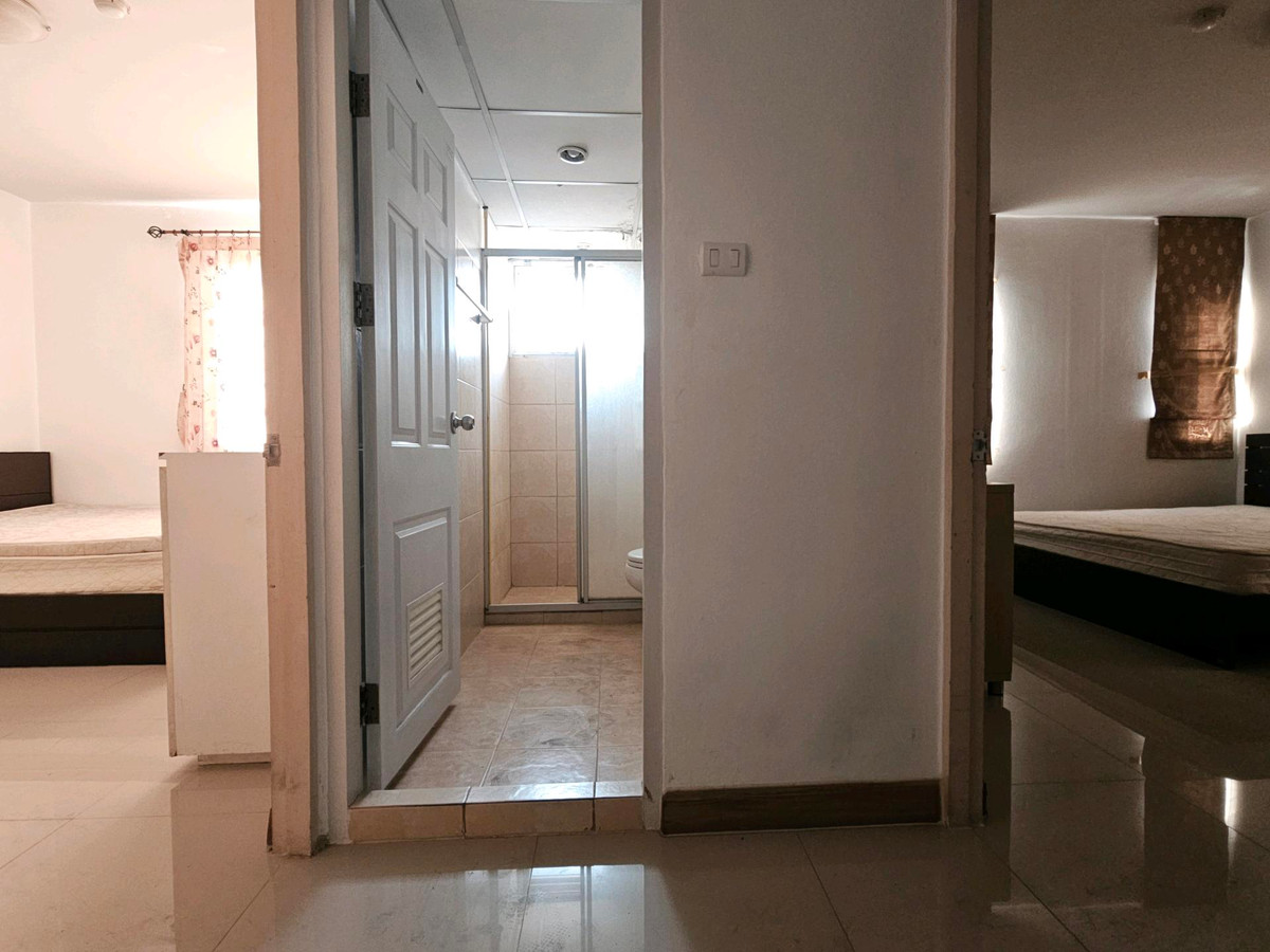 ขายคอนโดรัชดา ห้วยขวาง : FOR SALE ** Supalai City Home 10 2 bed 70 Sq,m @3,150,000 baht call 096-2615656Selling Price : 3,150,000 BahtNear MRT : Huaikwang StationUnit Size : 70 sq.m. 2 bedrooms / 1 bathroomDecoration : Fully furnishedสนใจโทรมาเลยค่ะ Call : 096-2615656