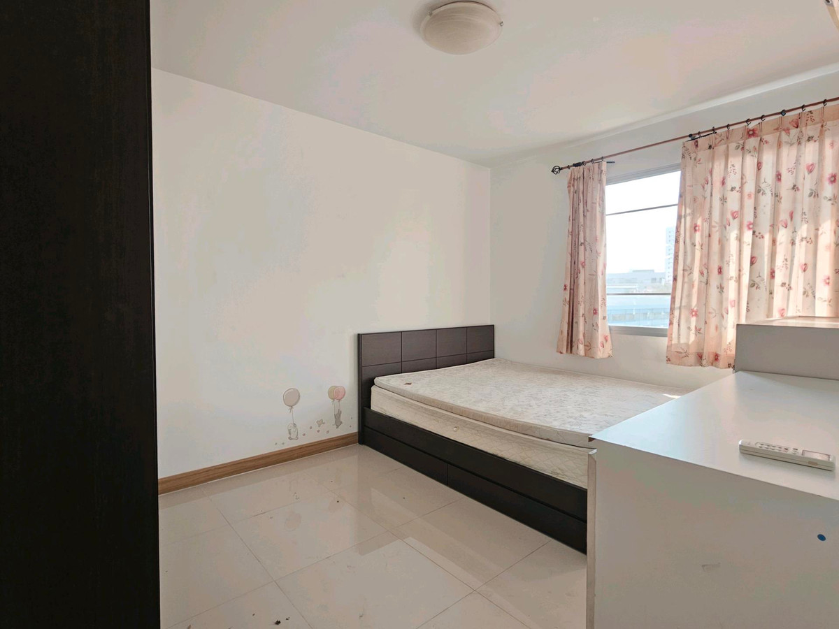 ขายคอนโดรัชดา ห้วยขวาง : FOR SALE ** Supalai City Home 10 2 bed 70 Sq,m @3,150,000 baht call 096-2615656Selling Price : 3,150,000 BahtNear MRT : Huaikwang StationUnit Size : 70 sq.m. 2 bedrooms / 1 bathroomDecoration : Fully furnishedสนใจโทรมาเลยค่ะ Call : 096-2615656