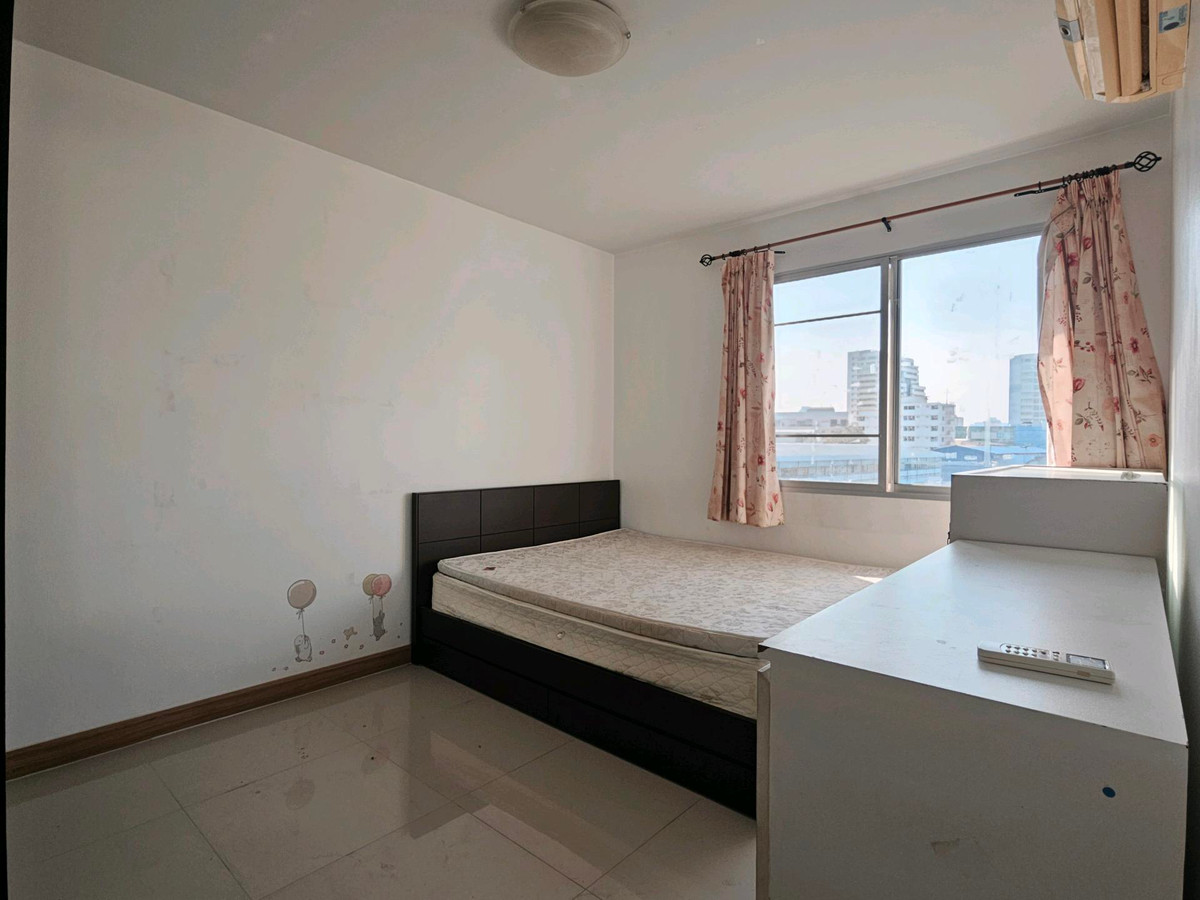 ขายคอนโดรัชดา ห้วยขวาง : FOR SALE ** Supalai City Home 10 2 bed 70 Sq,m @3,150,000 baht call 096-2615656Selling Price : 3,150,000 BahtNear MRT : Huaikwang StationUnit Size : 70 sq.m. 2 bedrooms / 1 bathroomDecoration : Fully furnishedสนใจโทรมาเลยค่ะ Call : 096-2615656