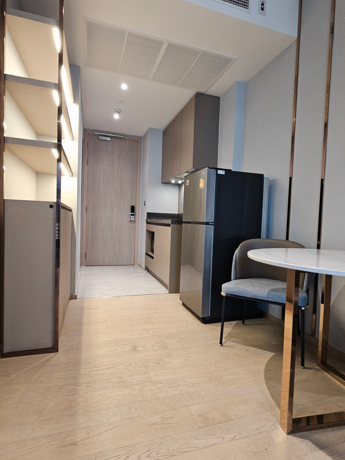 For RentCondoRama9, Petchburi, RCA : Ashton Asoke-Rama 9 Condo for RENT  ** Ashton Asoke - Rama 9  ห้องกว้าง 43 ตรม. 1 นอน 1 น้ำ พร้อมอยู่@ 35,000 บาท โทรด่วน 096-2615656  ห้องกว้าง 43 ตรม. 1 นอน 1 น้ำ เฟอร์ครบ พร้อมอยู่    Location : Rama 9   Selling Price : 35,000 Baht  Condominium near MR