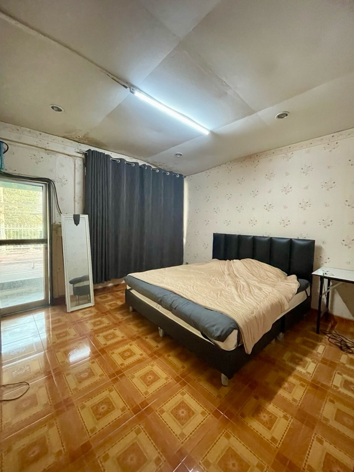 ขายทาวน์โฮมวิภาวดี ดอนเมือง หลักสี่ : ขายทาวน์เฮ้าส์2ชั้น ติดถนนในซอยวิภาวดี64 พท.18 ตรว. 2นอน2น้ำ ใกล้ตลาดสด, 7-11 ,เข้าออกได้หลายทาง เหมาะอยู่อาศัย/ค้าขายได้