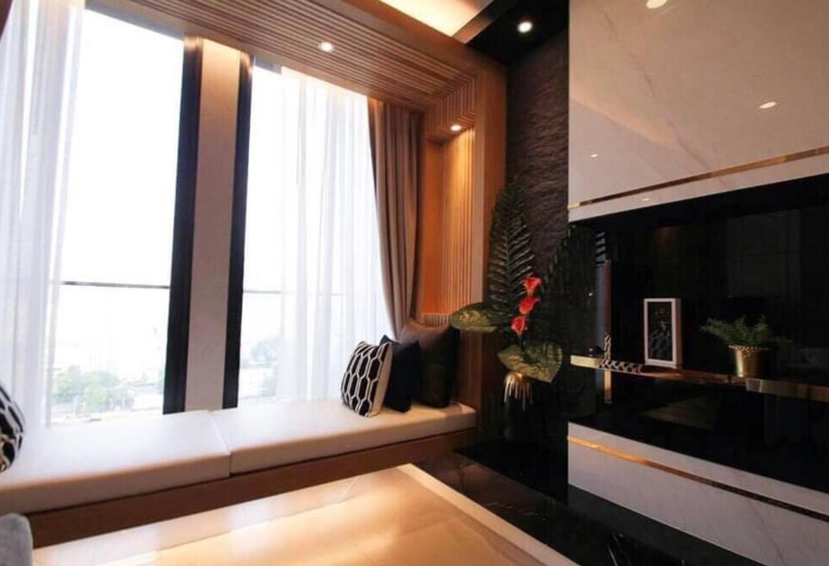 For RentCondoWitthayu, Chidlom, Langsuan, Ploenchit : Luxury condo at Noble Ploenchit, convenient travel, next to the BTS Skytrain, has a shuttle, beautiful room, fully furnished, ready to move in!!