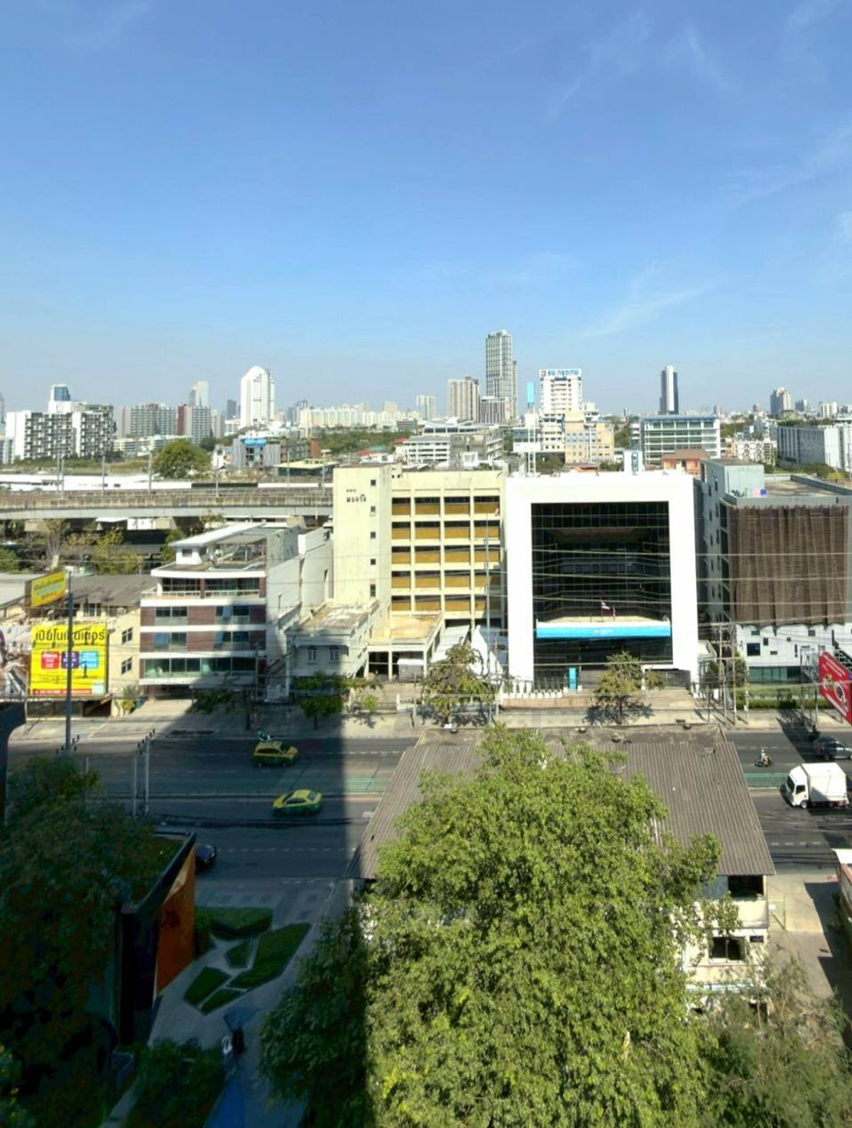 CondoRama9, Petchburi, RCA : For rent/sale The Base Phetchaburi - Thonglor, area 29.87 square meters, 9th floor, ready to move in, opposite Bangkok Hospital, New Phetchaburi Road, Bang Kapi Subdistrict, Huai Khwang District, Bangkok