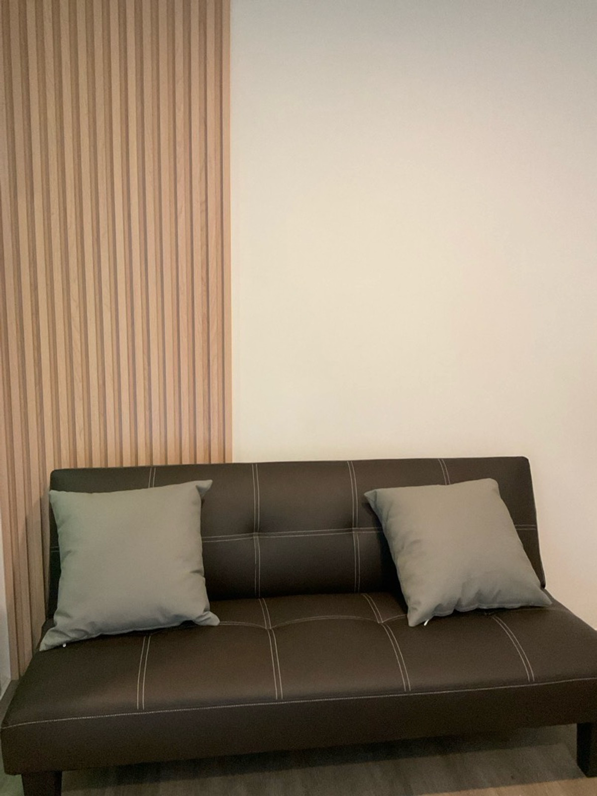 For RentCondoBangna, Bearing, Lasalle : For rent Building C, 17th floor, 1 year contract, rent 10,000 baht per month, call 0982492898line id 982592898