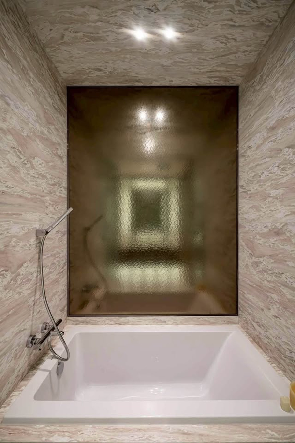 For RentCondoWitthayu, Chidlom, Langsuan, Ploenchit : Luxury condo at Scope langsuan, convenient travel, close to BTS, there is a shuttle, beautiful room, fully furnished, ready to move in.