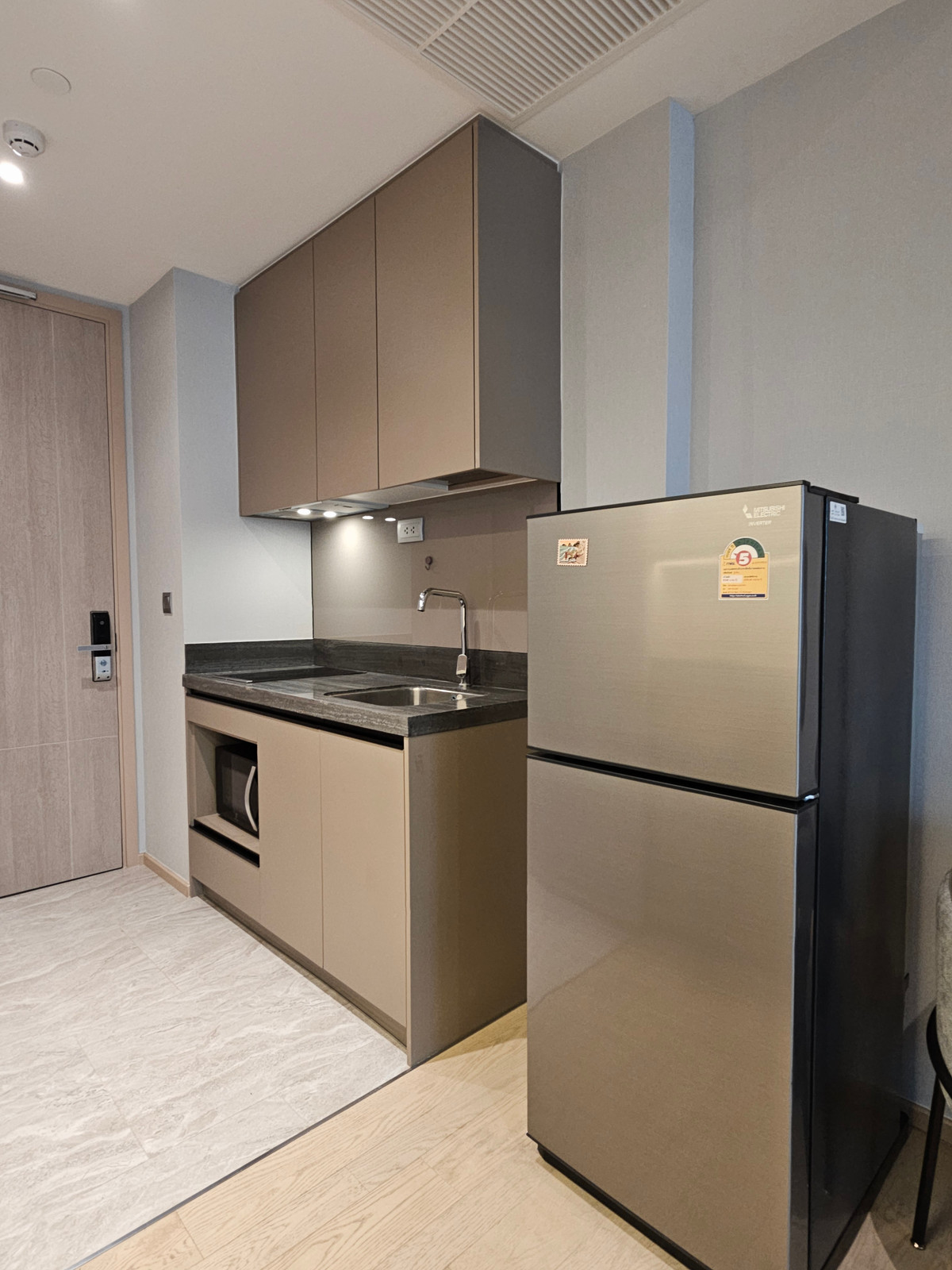 For RentCondoRama9, Petchburi, RCA : Ashton Asoke-Rama 9 Condo for RENT  ** Ashton Asoke - Rama 9  ห้องกว้าง 43 ตรม. 1 นอน 1 น้ำ พร้อมอยู่@ 35,000 บาท โทรด่วน 096-2615656  ห้องกว้าง 43 ตรม. 1 นอน 1 น้ำ เฟอร์ครบ พร้อมอยู่    Location : Rama 9   Selling Price : 35,000 Baht  Condominium near MR