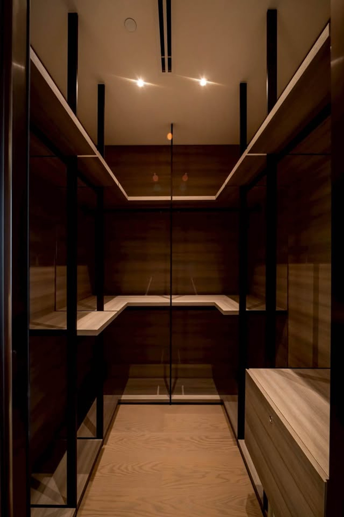 For RentCondoWitthayu, Chidlom, Langsuan, Ploenchit : Luxury condo at Scope langsuan, convenient travel, close to BTS, there is a shuttle, beautiful room, fully furnished, ready to move in.