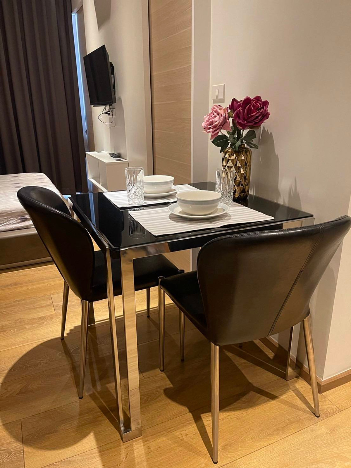 For RentCondoSukhumvit, Asoke, Thonglor : Park 24 Condo, convenient travel, close to BTS, there is a shuttle, beautiful room, fully furnished, ready to move in!!