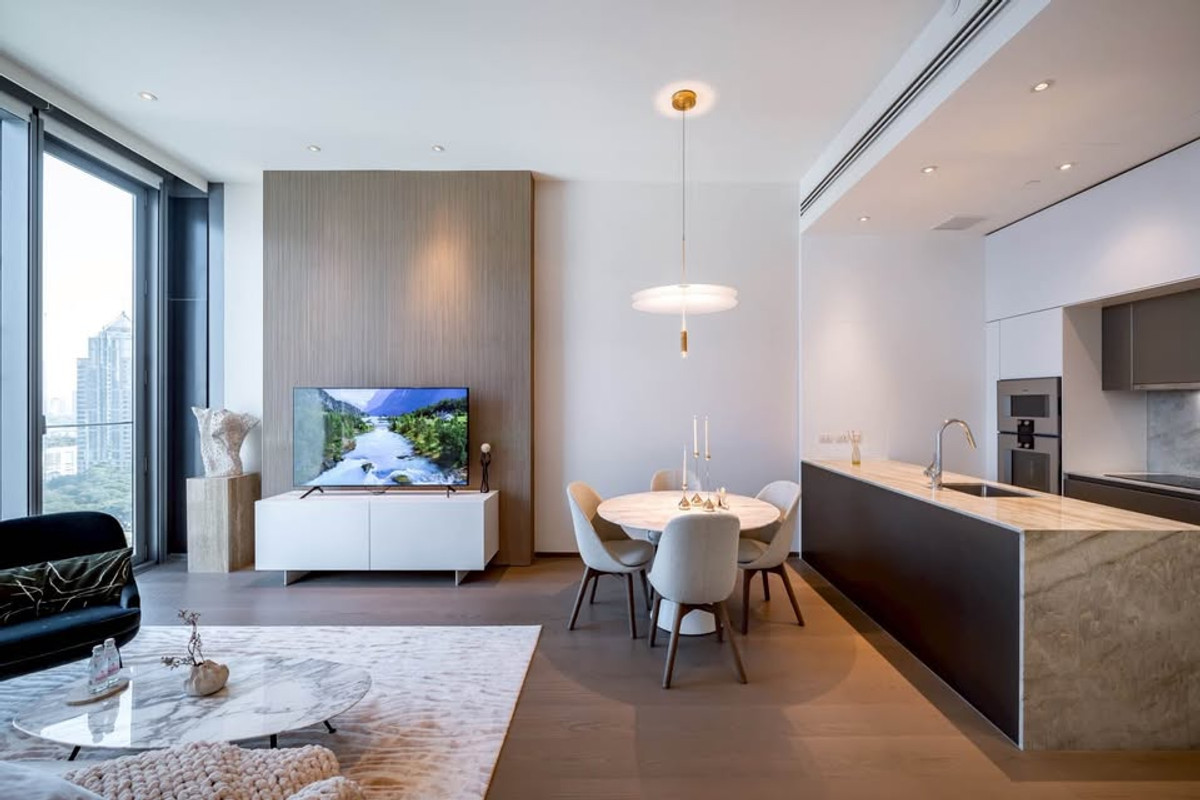 For RentCondoWitthayu, Chidlom, Langsuan, Ploenchit : Luxury condo at Scope langsuan, convenient travel, close to BTS, there is a shuttle, beautiful room, fully furnished, ready to move in.