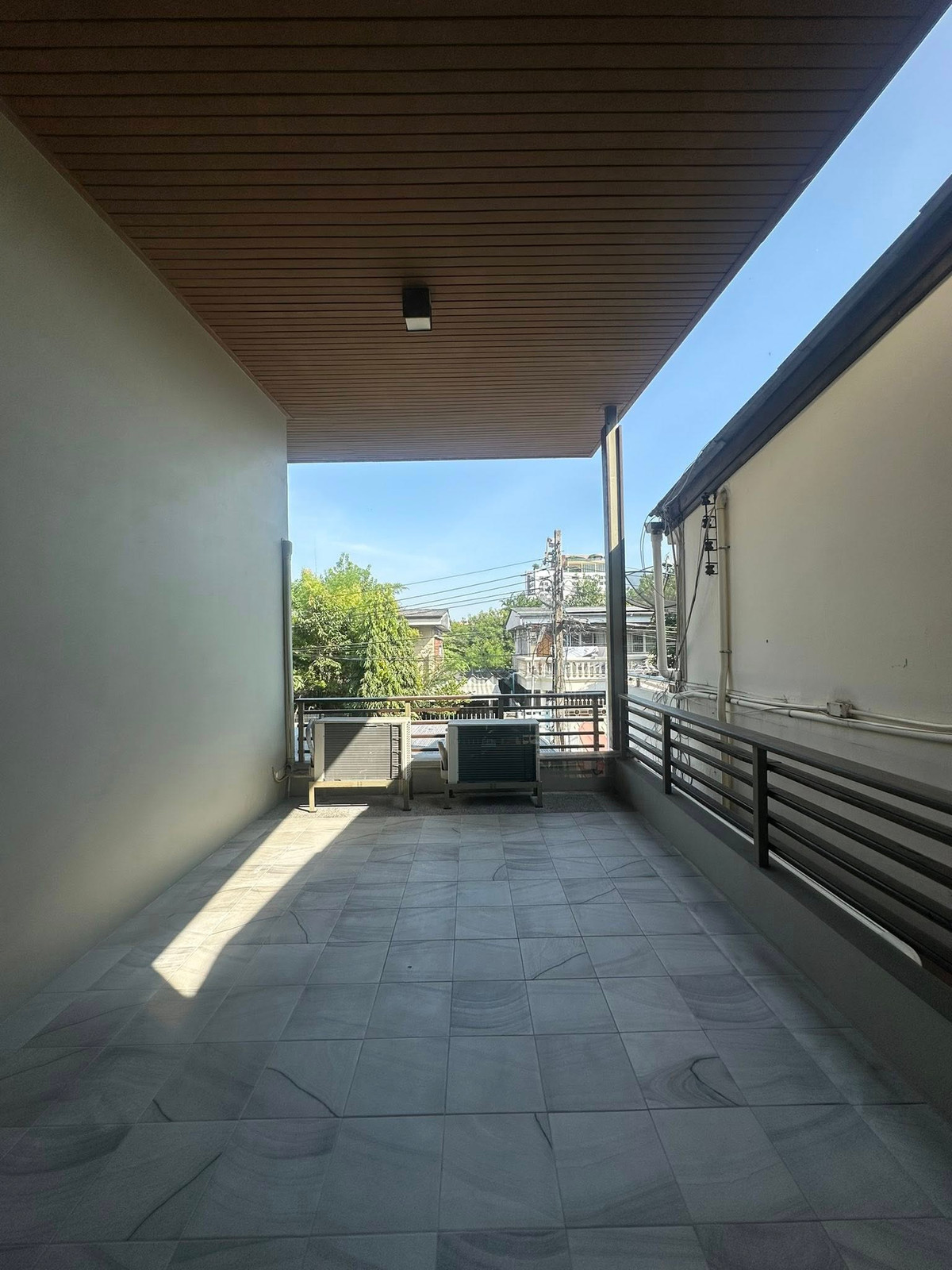 ให้เช่าบ้านสุขุมวิท อโศก ทองหล่อ : For rent renovated house in Ekkamai 🔥 3 bedroom 22 sq.m with fully fitted near Ekkamai and Phra khanong