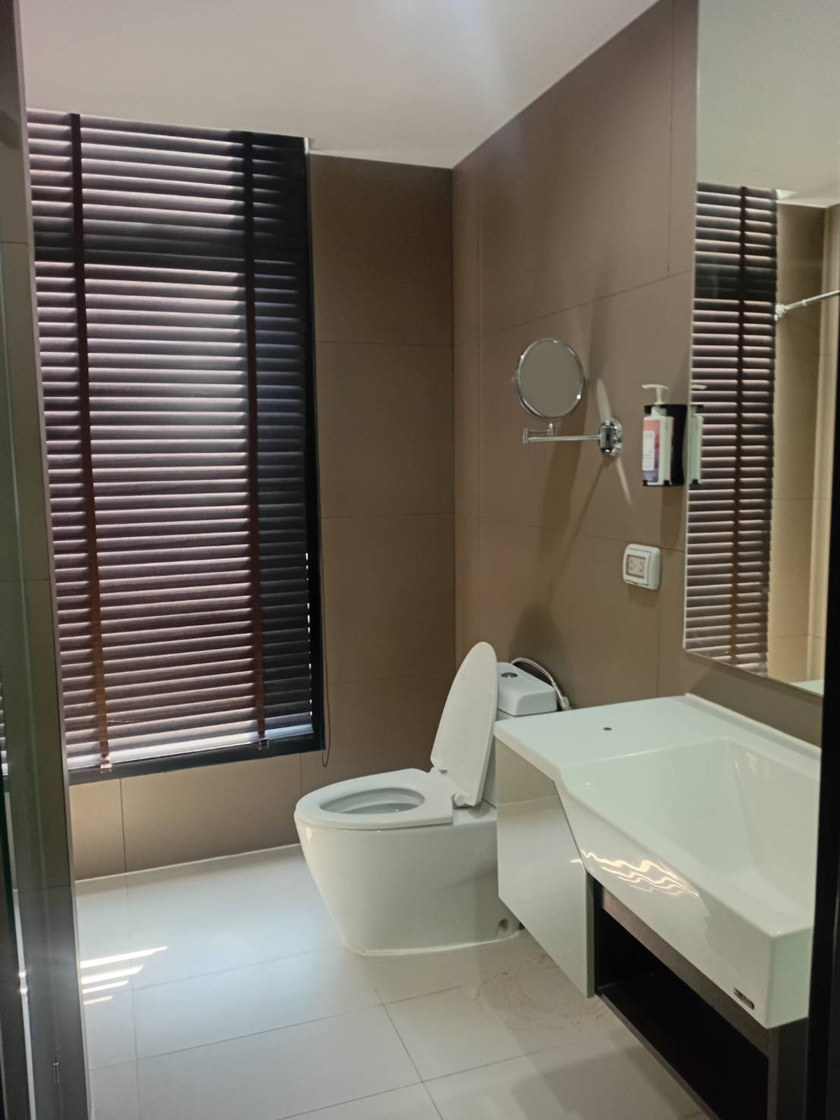 ให้เช่าคอนโดสุขุมวิท อโศก ทองหล่อ : 1 นอน 1 น้ำ  ที่เอสเตลล่าเอกมัย ห้องใหญ่ พร้อมอยู่ 