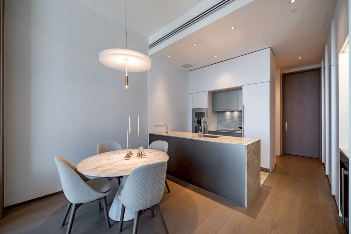 For RentCondoWitthayu, Chidlom, Langsuan, Ploenchit : Luxury condo at Scope langsuan, convenient travel, close to BTS, there is a shuttle, beautiful room, fully furnished, ready to move in.