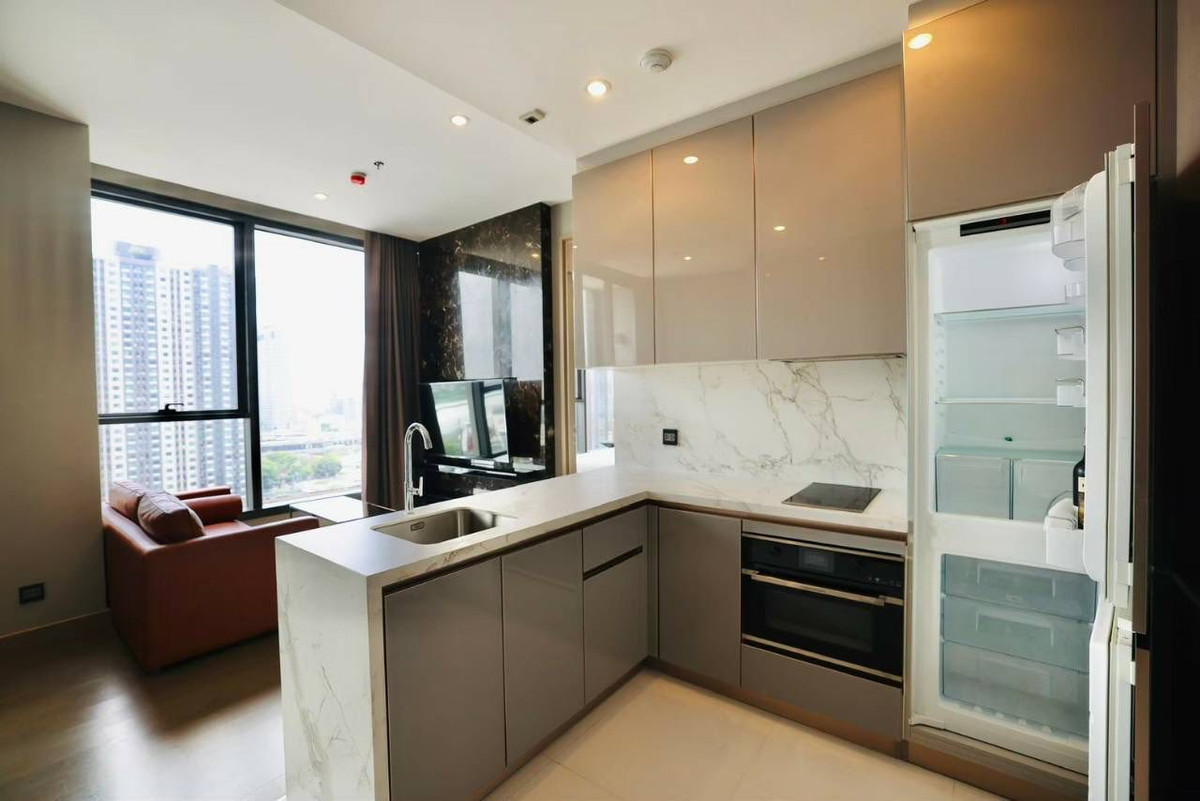 For RentCondoRama9, Petchburi, RCA : Condo The Esse at Singha Complex, convenient travel, close to the MRT, has a shuttle, beautiful room, fully furnished, ready to move in!!