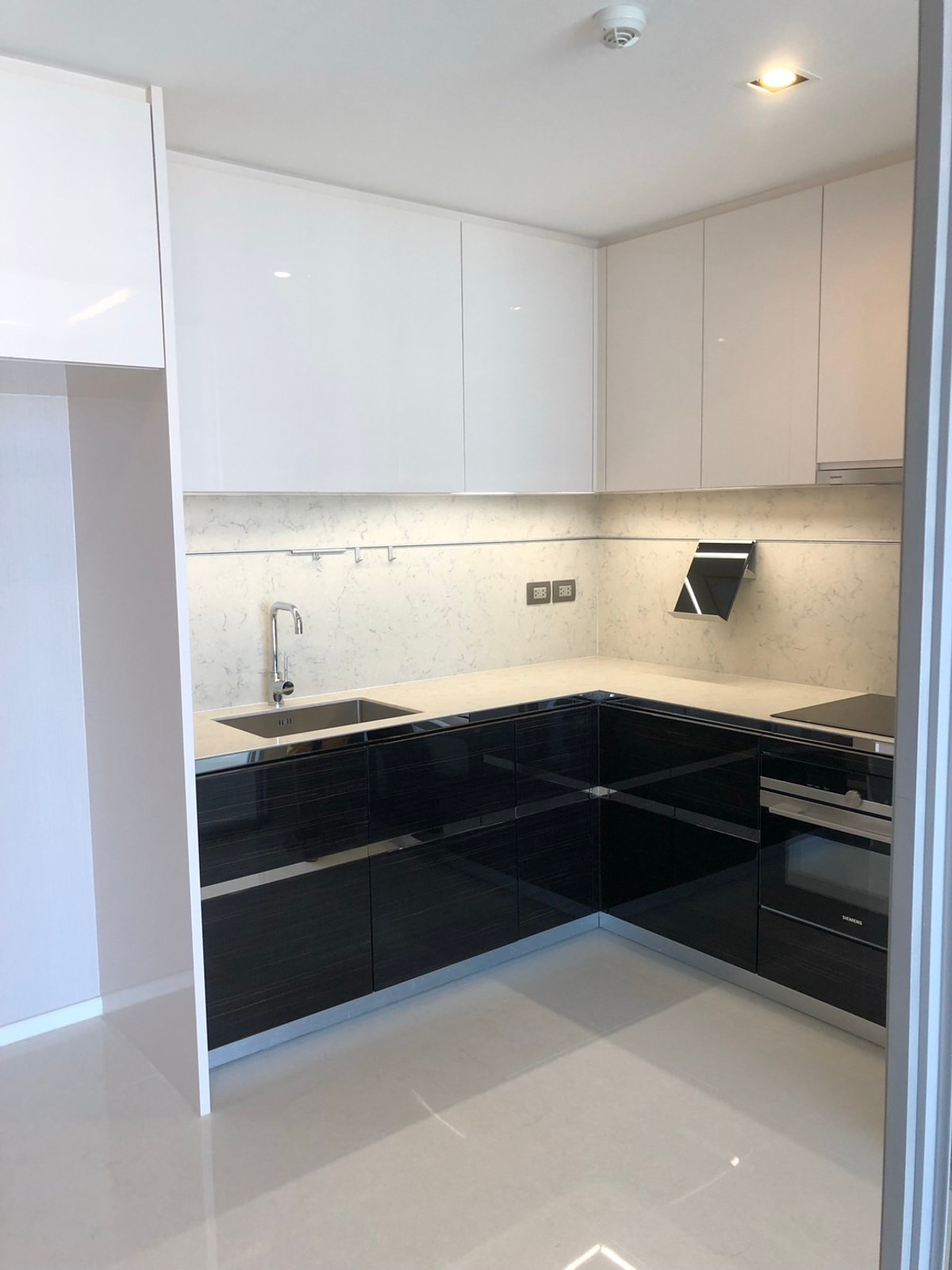 ขายคอนโดสาทร นราธิวาส : The Bangkok Sathorn / 2 Bedrooms (FOR SALE), เดอะ แบงค็อค สาทร / 2 ห้องนอน (ขาย) NONT013