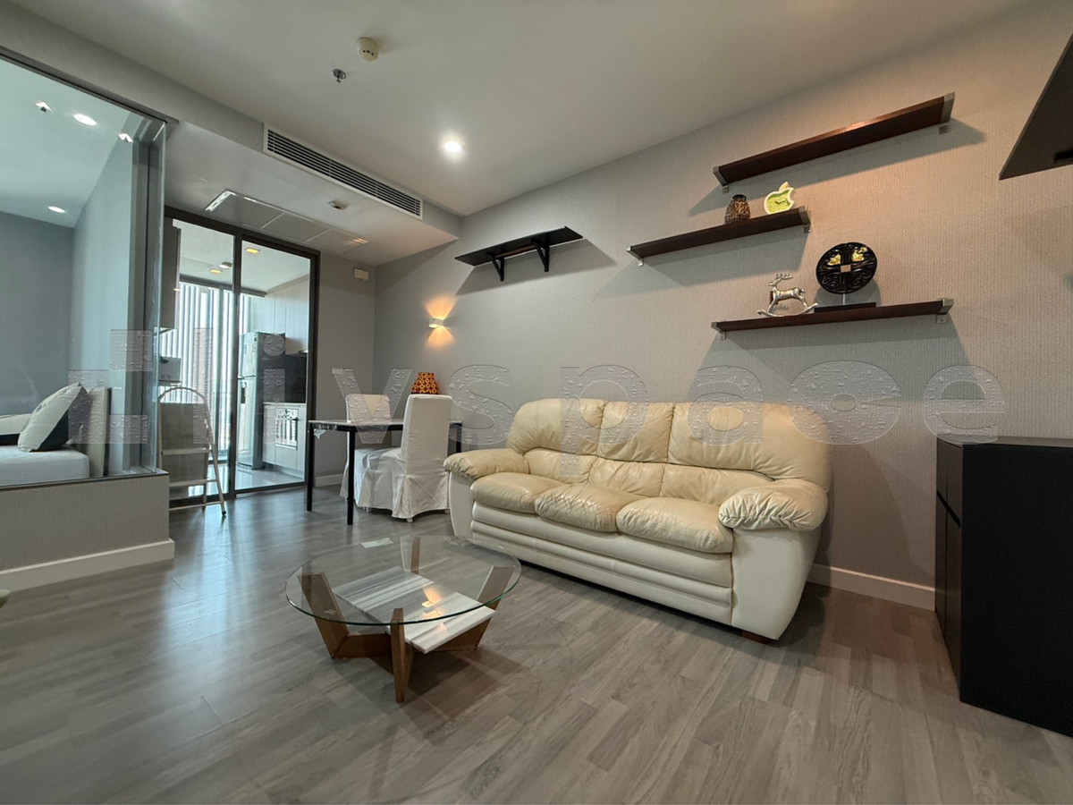 For RentCondoWongwianyai, Charoennakor : ▚ LF134ツ For Rent: The Room Wongwianyai – 1 Bed 48 sqm 🥇Stunning Full Built-in Decor | High Floor | Steps to BTS Wongwianyai