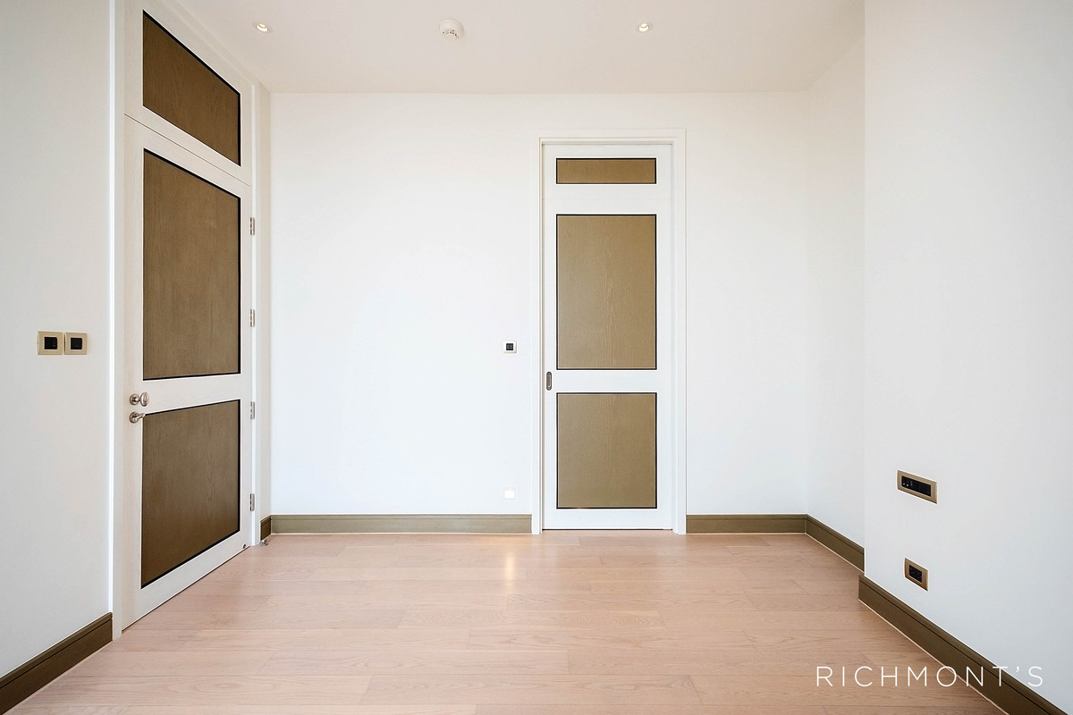 For SaleCondoWongwianyai, Charoennakor : 2 Bedrooms at The Residences at Mandarin Oriental, Please call: 062-496-6454