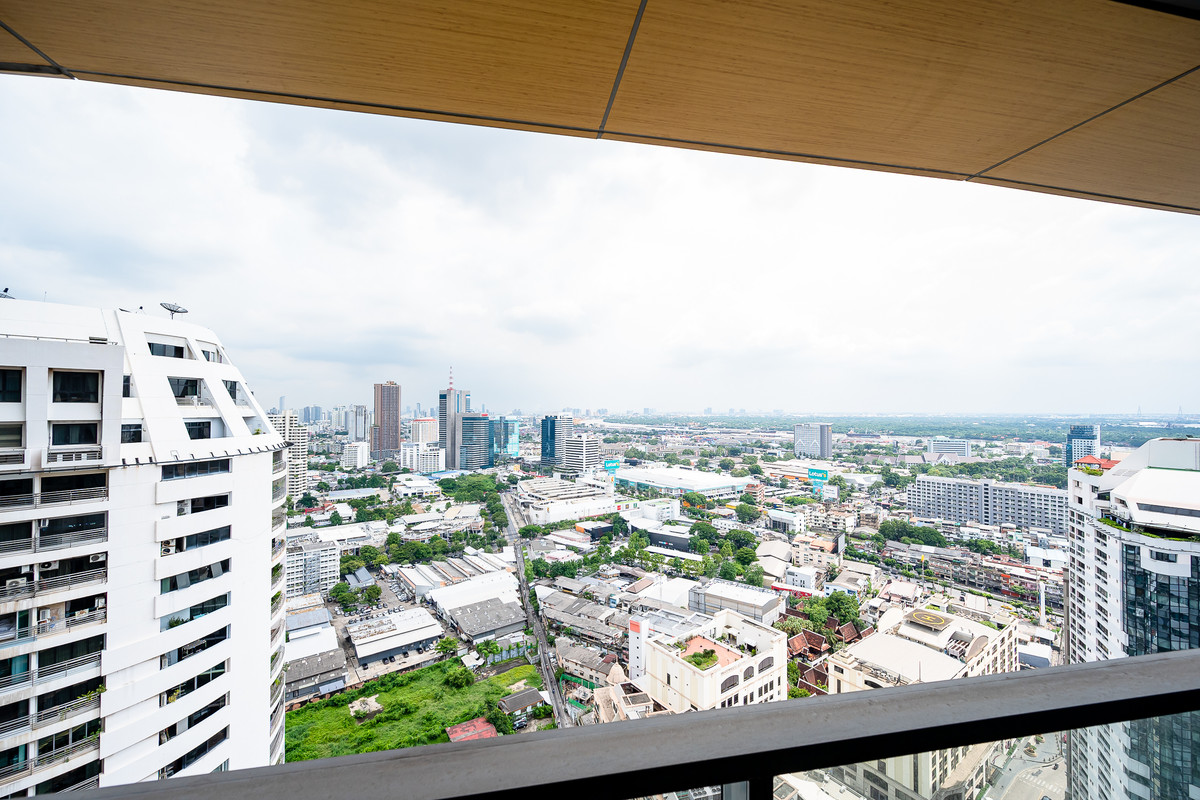 For RentCondoSukhumvit, Asoke, Thonglor : Condo The Lumpini 24, convenient travel, near BTS, there is a shuttle, beautiful room, fully furnished, ready to move in!