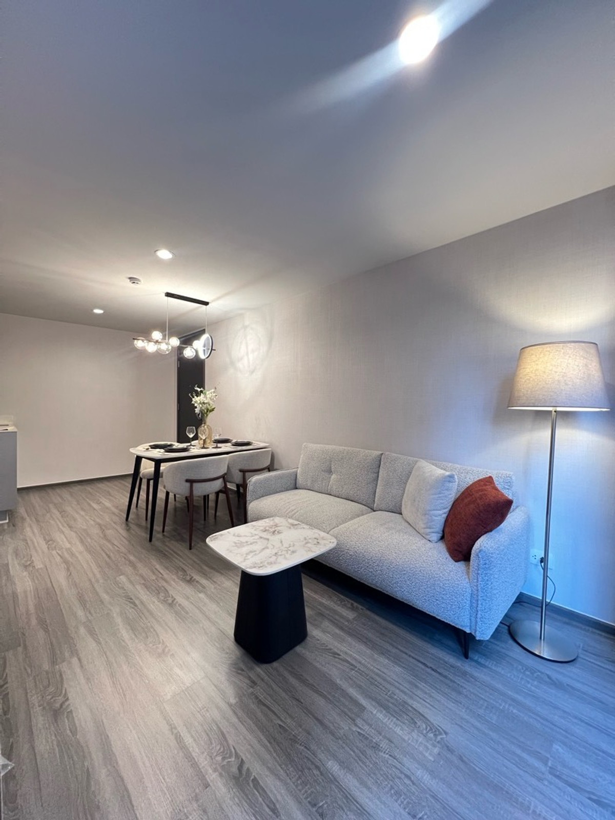 For RentCondoSukhumvit, Asoke, Thonglor : For rent, 2 bedrooms, 2 bathrooms, fully decorated, ready to move in, Ideo Mobi Sukhumvit 40, make an appointment to see the actual room. Call 062-339-3663