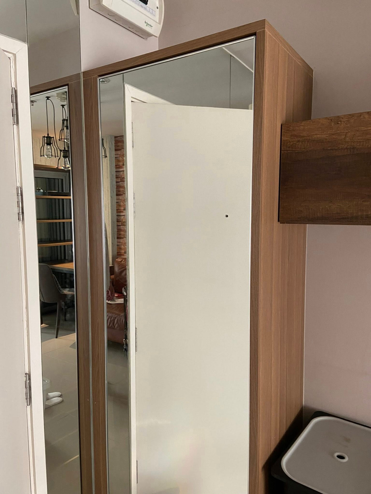 For RentCondoRama9, Petchburi, RCA : Only 16k/month - Aspire Rama9, large room 40 Sq.m. - separate kitchen with balcony The room is well decorated with SB Furniture because the owner used to live in it himself. Fully Furnished