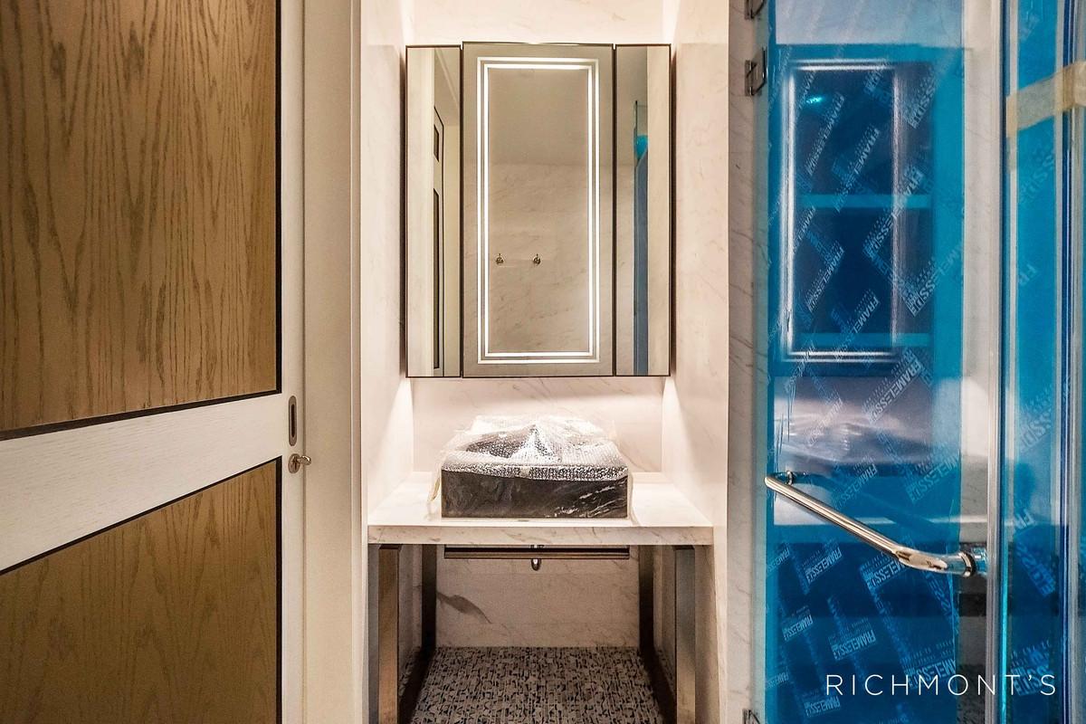 For SaleCondoWongwianyai, Charoennakor : 2 Bedrooms at The Residences at Mandarin Oriental, Please call: 062-496-6454