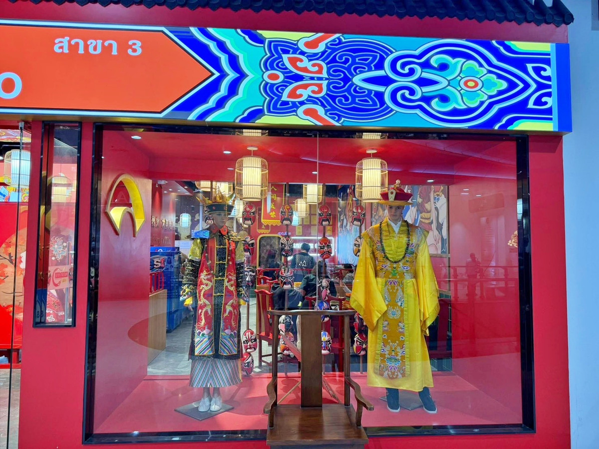 For LeaseholdRetail SpaceChaengwatana, Muangthong : Urgent sale, Mala Shabu Restaurant, Cosmo Barca, Muang Thong Thani, there are banks, many companies, many customers.