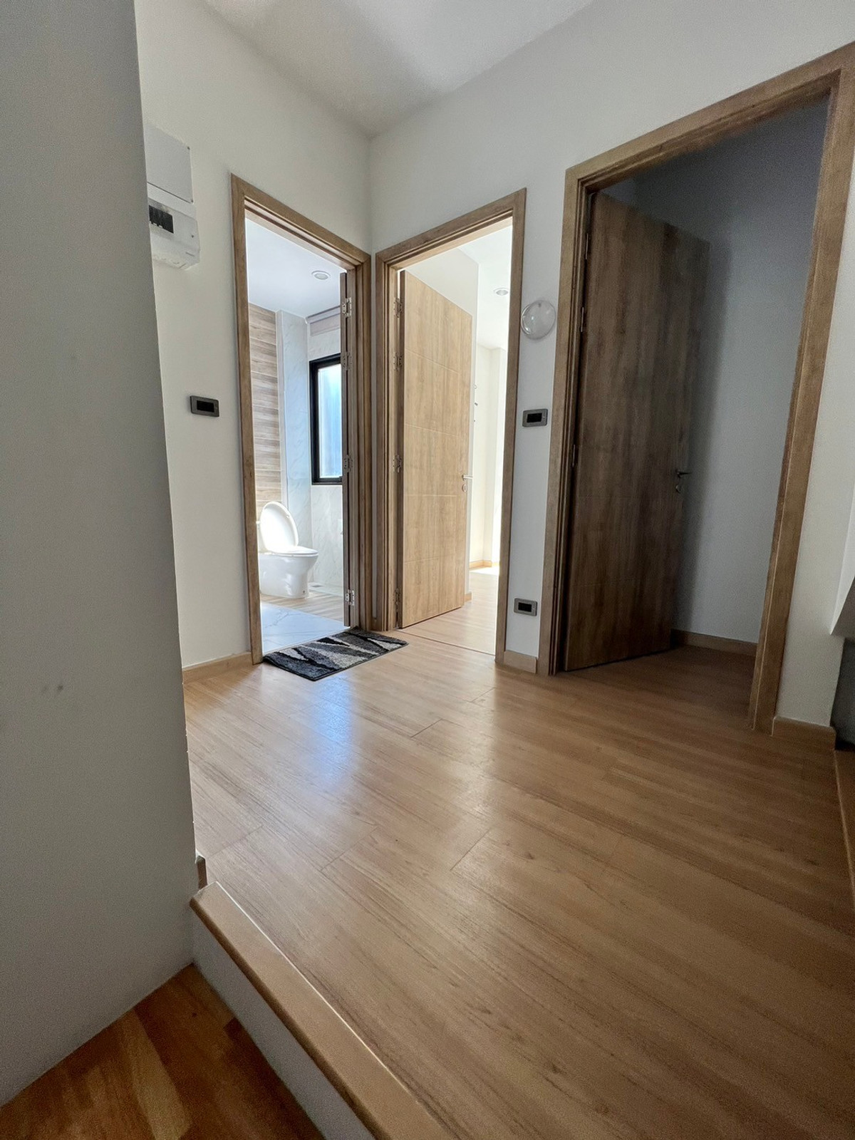 For RentHome OfficeNonthaburi, Bang Yai, Bangbuathong : 6bedroom home office with a 13-meter frontage and ample parking. An avenue is nearby.