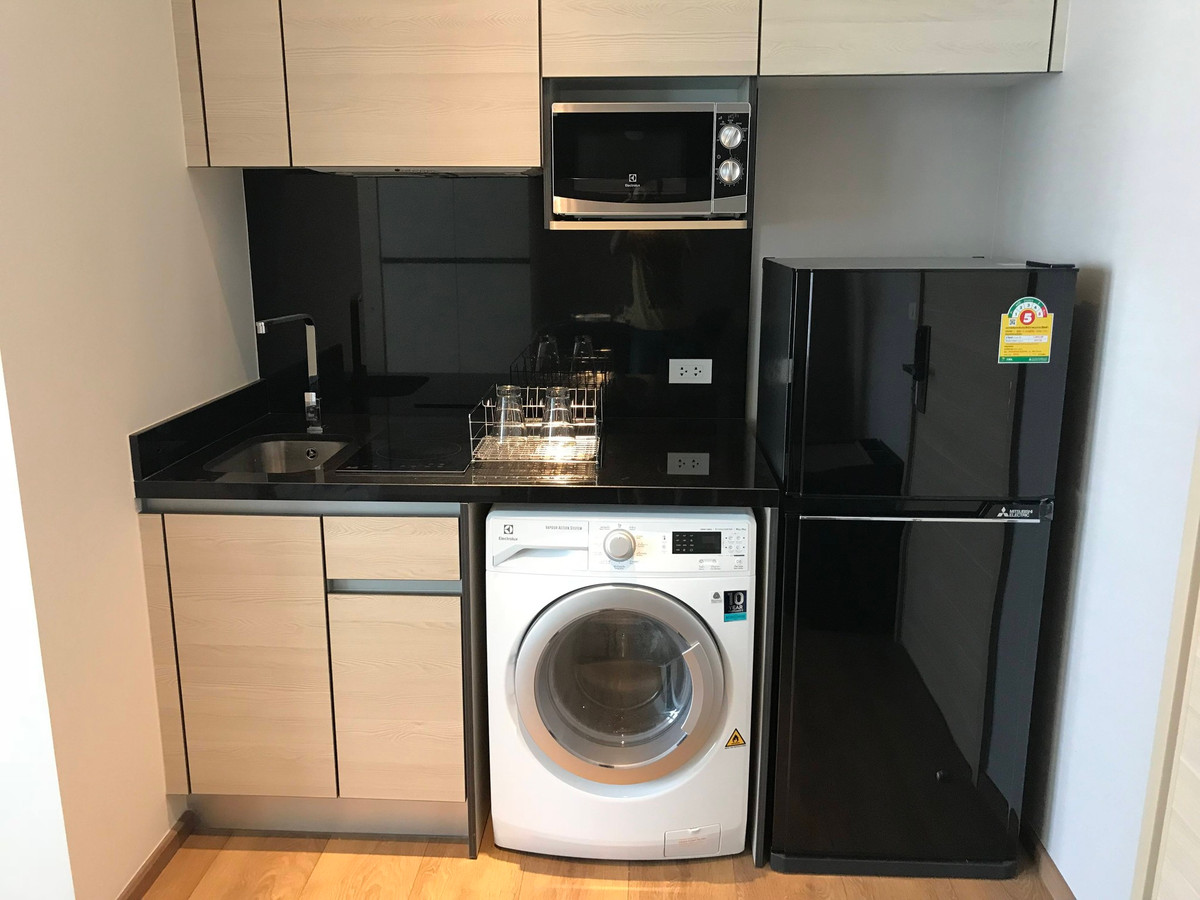 For RentCondoSukhumvit, Asoke, Thonglor : Park 24 Condo, convenient travel, close to BTS, there is a shuttle, beautiful room, fully furnished, ready to move in!!