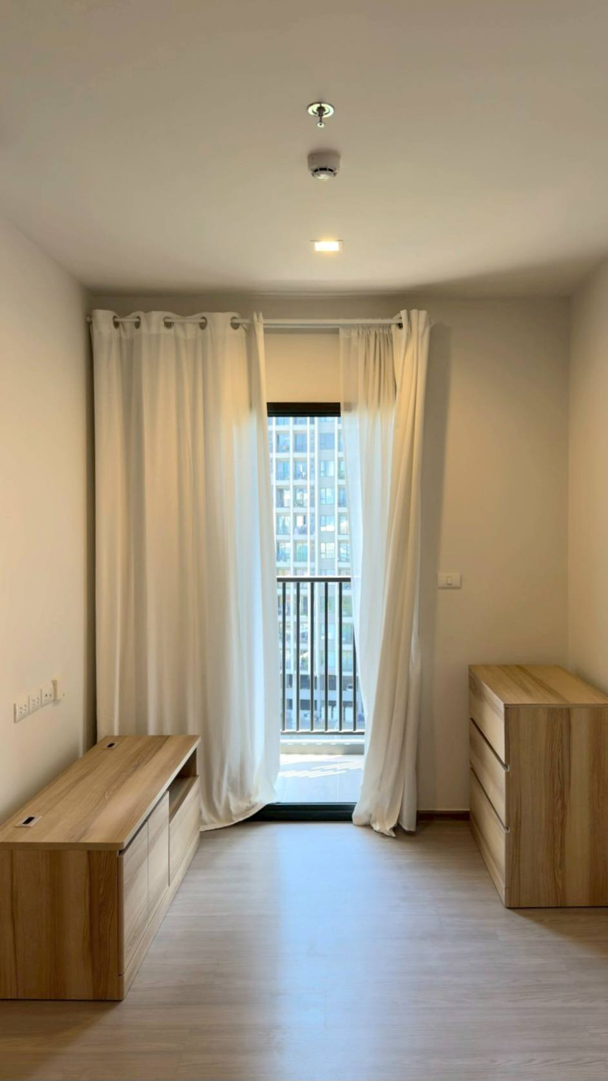 CondoRama9, Petchburi, RCA : For rent/sale The Base Phetchaburi - Thonglor, area 29.87 square meters, 9th floor, ready to move in, opposite Bangkok Hospital, New Phetchaburi Road, Bang Kapi Subdistrict, Huai Khwang District, Bangkok