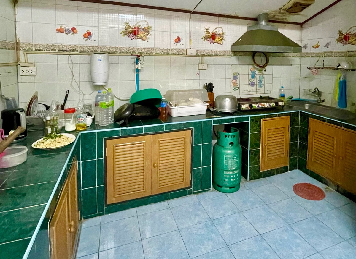 ขายทาวน์โฮมวิภาวดี ดอนเมือง หลักสี่ : ขายทาวน์เฮ้าส์2ชั้น ติดถนนในซอยวิภาวดี64 พท.18 ตรว. 2นอน2น้ำ ใกล้ตลาดสด, 7-11 ,เข้าออกได้หลายทาง เหมาะอยู่อาศัย/ค้าขายได้