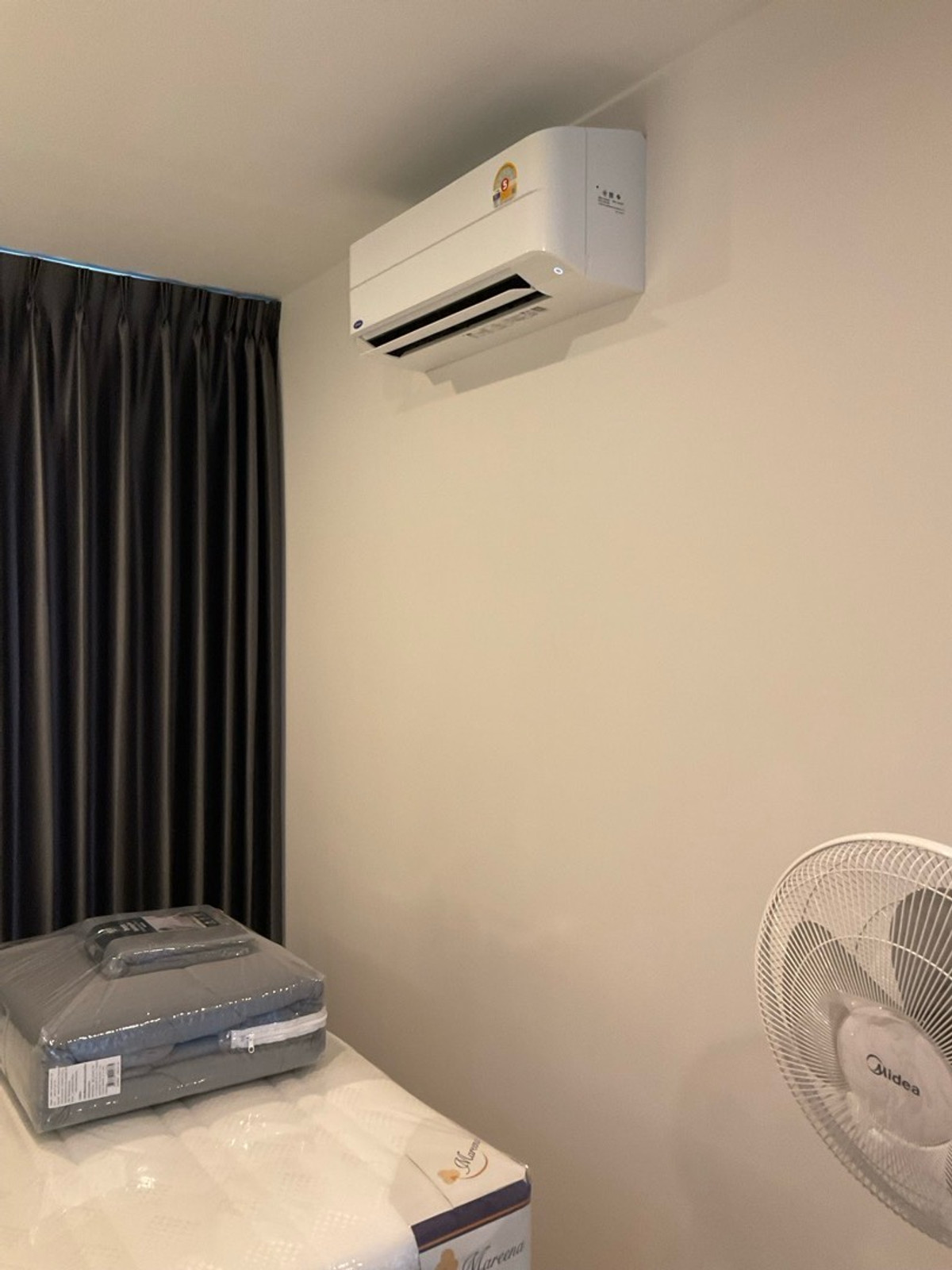 For RentCondoBangna, Bearing, Lasalle : For rent Building C, 17th floor, 1 year contract, rent 10,000 baht per month, call 0982492898line id 982592898