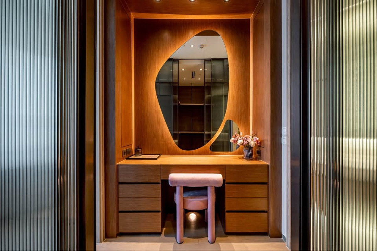 For RentCondoWitthayu, Chidlom, Langsuan, Ploenchit : Luxury condo at Scope langsuan, convenient travel, close to BTS, there is a shuttle, beautiful room, fully furnished, ready to move in.