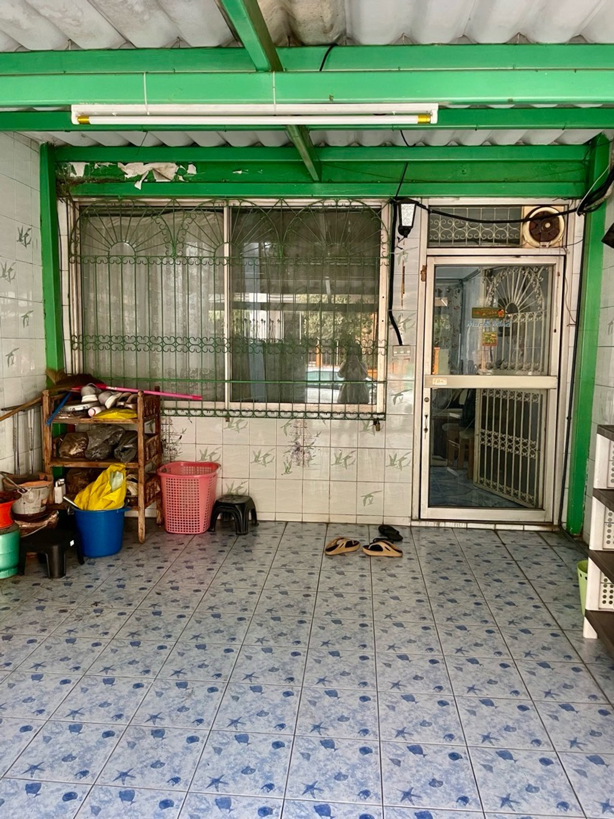 ขายทาวน์โฮมวิภาวดี ดอนเมือง หลักสี่ : ขายทาวน์เฮ้าส์2ชั้น ติดถนนในซอยวิภาวดี64 พท.18 ตรว. 2นอน2น้ำ ใกล้ตลาดสด, 7-11 ,เข้าออกได้หลายทาง เหมาะอยู่อาศัย/ค้าขายได้