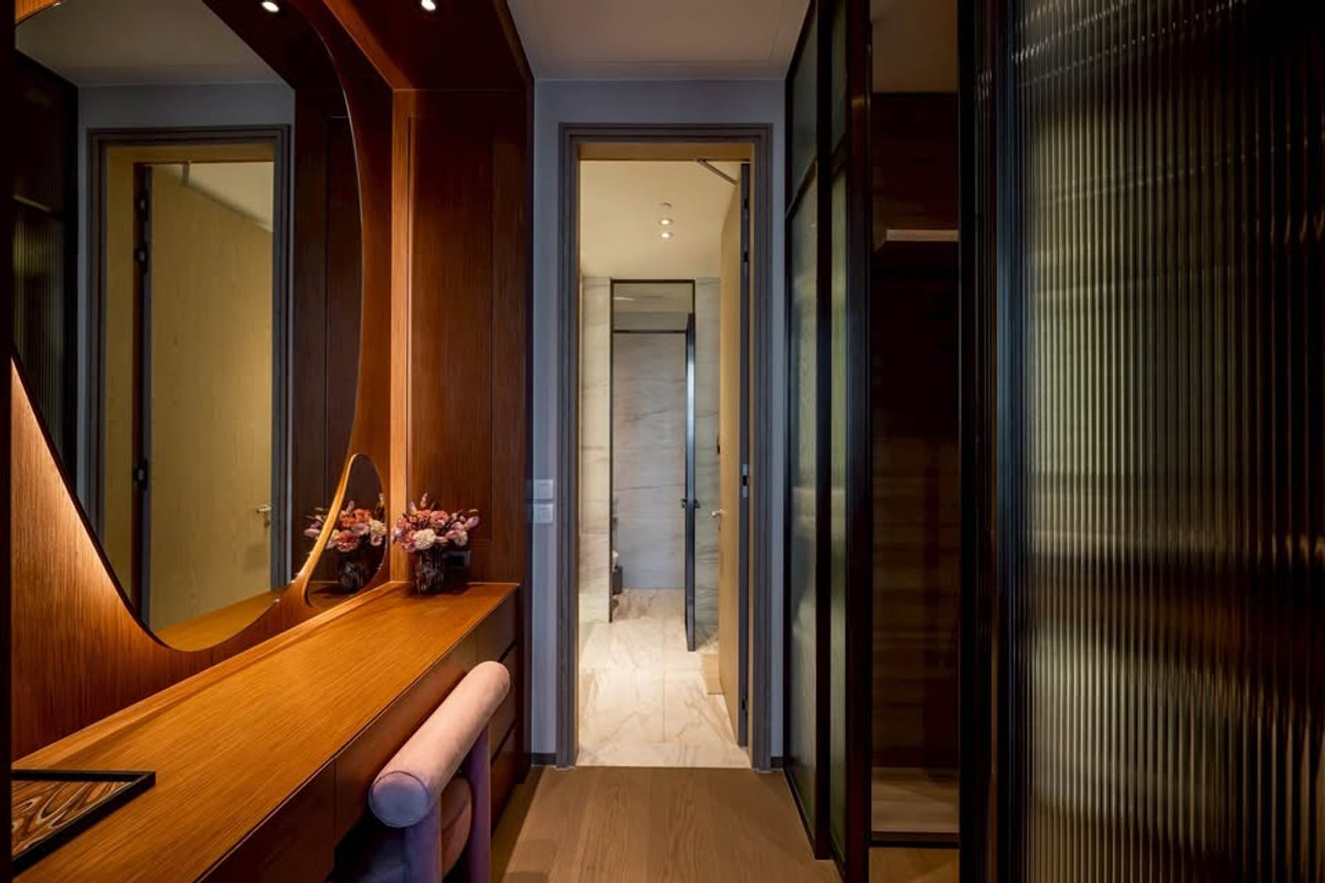 For RentCondoWitthayu, Chidlom, Langsuan, Ploenchit : Luxury condo at Scope langsuan, convenient travel, close to BTS, there is a shuttle, beautiful room, fully furnished, ready to move in.