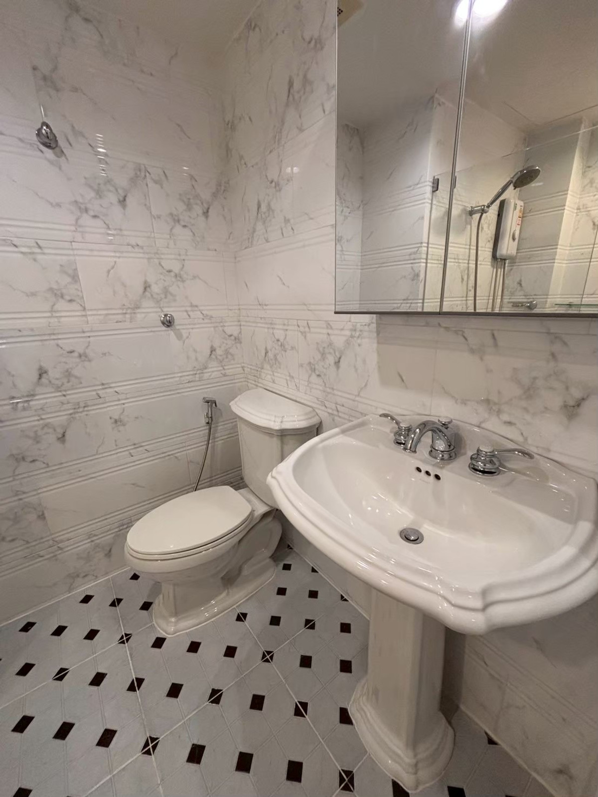 For RentCondoAri,Anusaowaree : 25,000 baht Rent