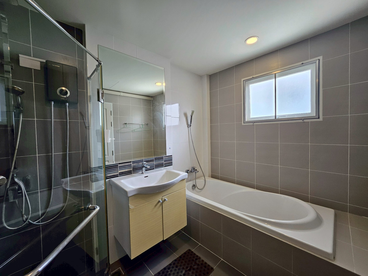 ให้เช่าบ้านแจ้งวัฒนะ เมืองทอง : บ้านเดี่ยว 4ห้องนอน 4ห้องน้ำ ติดถนนใหญ่ ใกล้ รร.นานาชาติ พร้อมเข้าอยู่