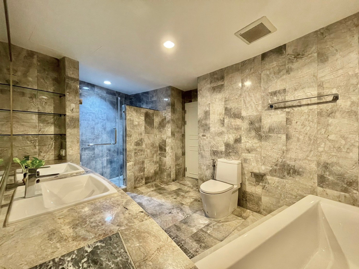 For SaleCondoWongwianyai, Charoennakor : 3 bedrooms, beautiful room at Supakarn Condominium, Contact 062-496-6454