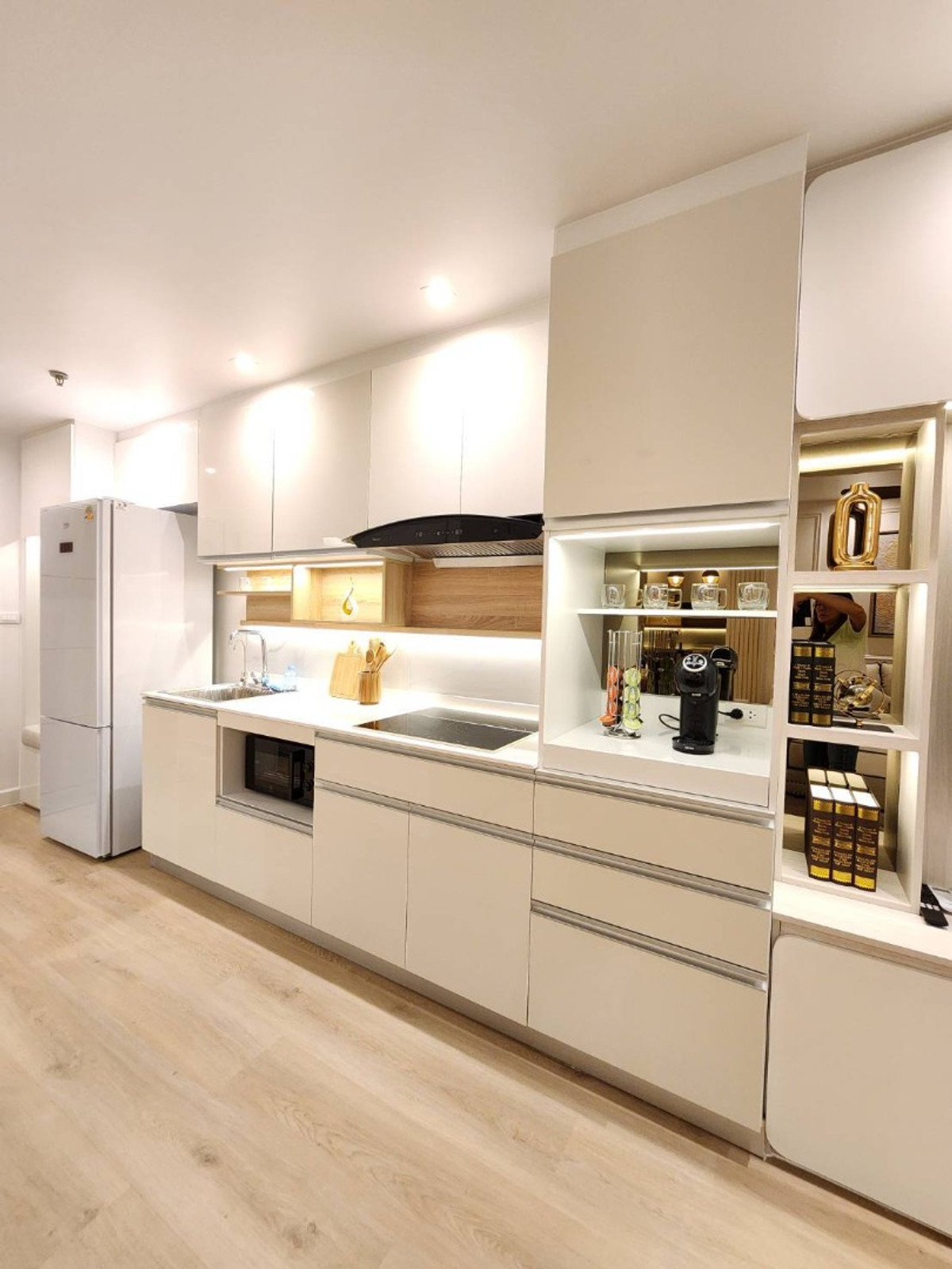 ขายคอนโดนานา : 🏢 Sukhumvit Suite | คอนโดทำเลสุขุมวิท ชั้นสูง กว้างขวาง ราคาดีที่สุด 4.55 MB. นัดชม Tel.065-626-5636 (คุณกี้)