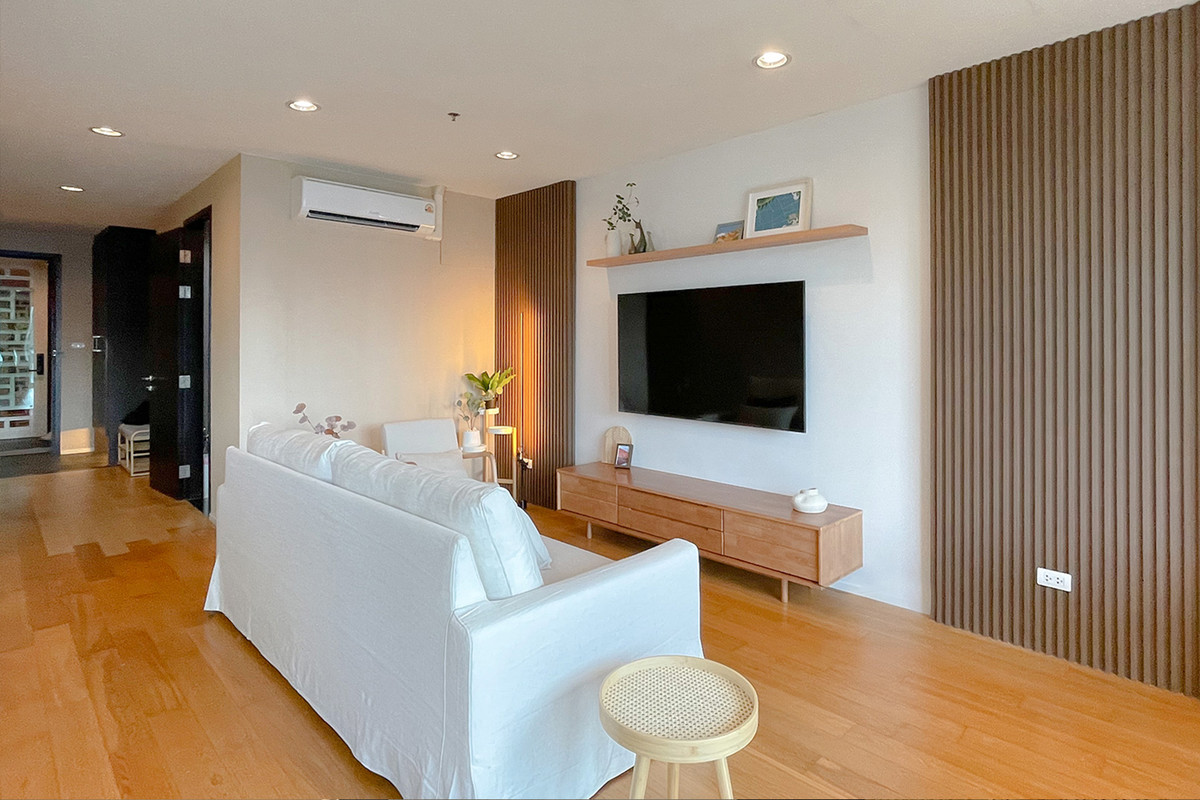 For RentCondoSukhumvit, Asoke, Thonglor : Condo Villa Sikhara, convenient travel, close to BTS, there is a shuttle, beautiful room, fully furnished, ready to move in!!