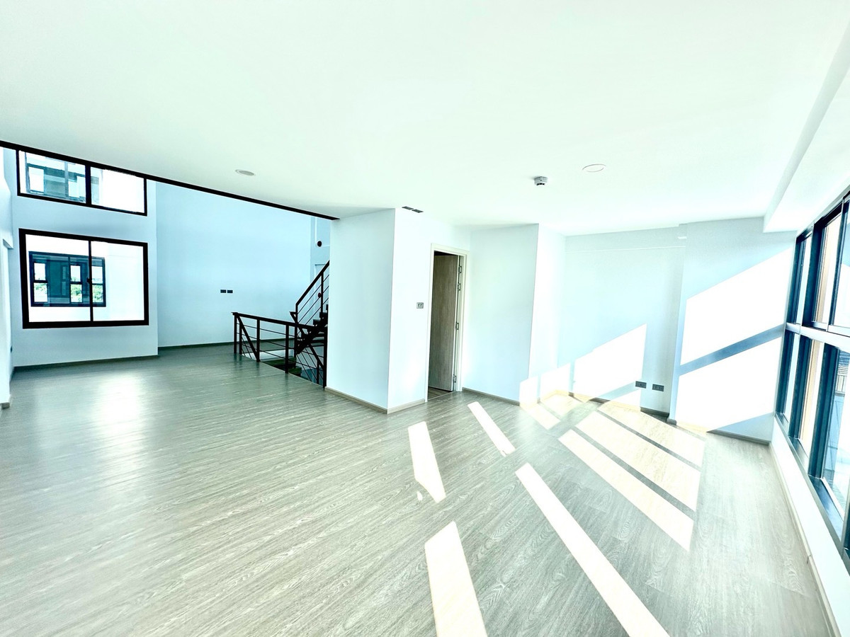 ให้เช่าอาคารพาณิชย์พัฒนาการ ศรีนครินทร์ : โฮมออฟฟิศสมัยใหม่ให้เช่า 281 ตร.ม.Nirvana @WORK Krungthep Kreetha — ทำเลศักยภาพ ติด Nirvana PORCH Community Mall