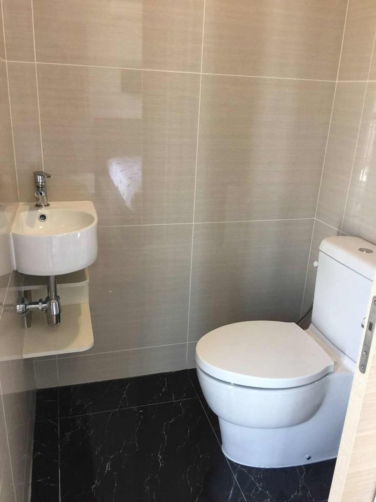 For RentCondoSukhumvit, Asoke, Thonglor : Park 24 Condo, convenient travel, close to BTS, there is a shuttle, beautiful room, fully furnished, ready to move in!!