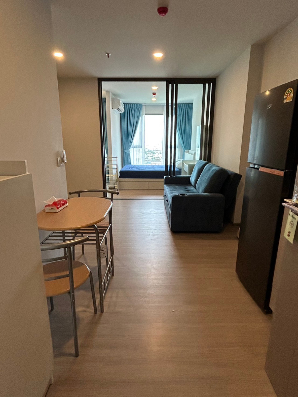 ให้เช่าคอนโดคลองเตย กล้วยน้ำไท : 🔥 หิ้วกระเป๋าใบเดียวเข้าอยู่ได้เลย! ให้เช่า Aspire Sukhumvit – Rama 4 ชั้นสูง ทิศใต้ ลมเย็น เฟอร์ฯ SB Design ทั้งห้อง + เครื่องใช้ไฟฟ้าจัดเต็ม 🔥