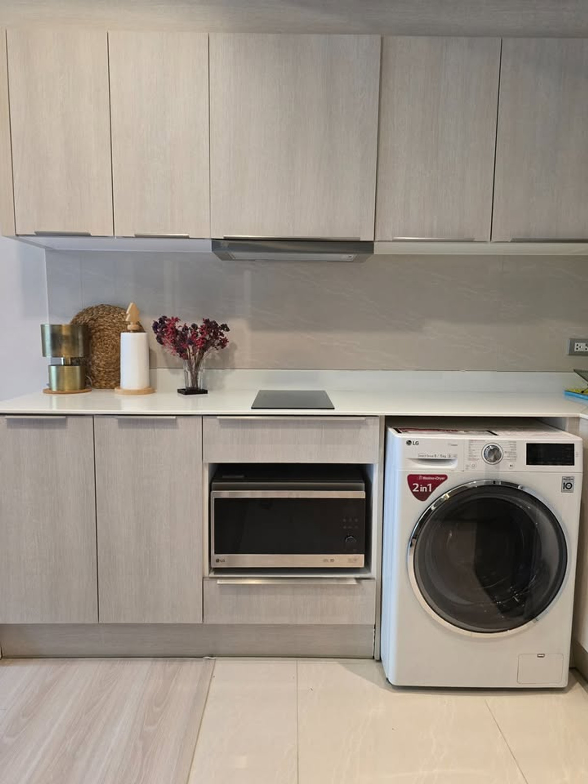 For RentCondoSukhumvit, Asoke, Thonglor : Condo VTARA Sukhumvit 36, convenient travel, near BTS, there is a shuttle, beautiful room, fully furnished, ready to move in!!