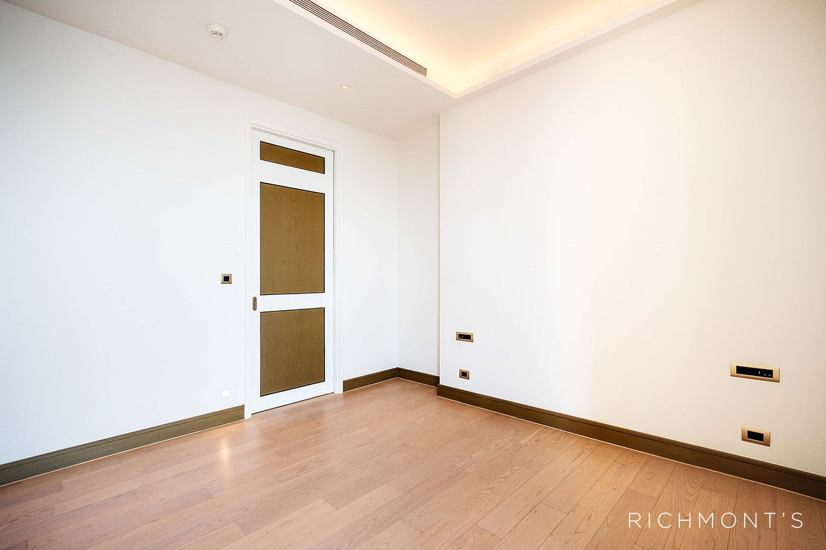 For SaleCondoWongwianyai, Charoennakor : 2 Bedrooms at The Residences at Mandarin Oriental, Please call: 062-496-6454