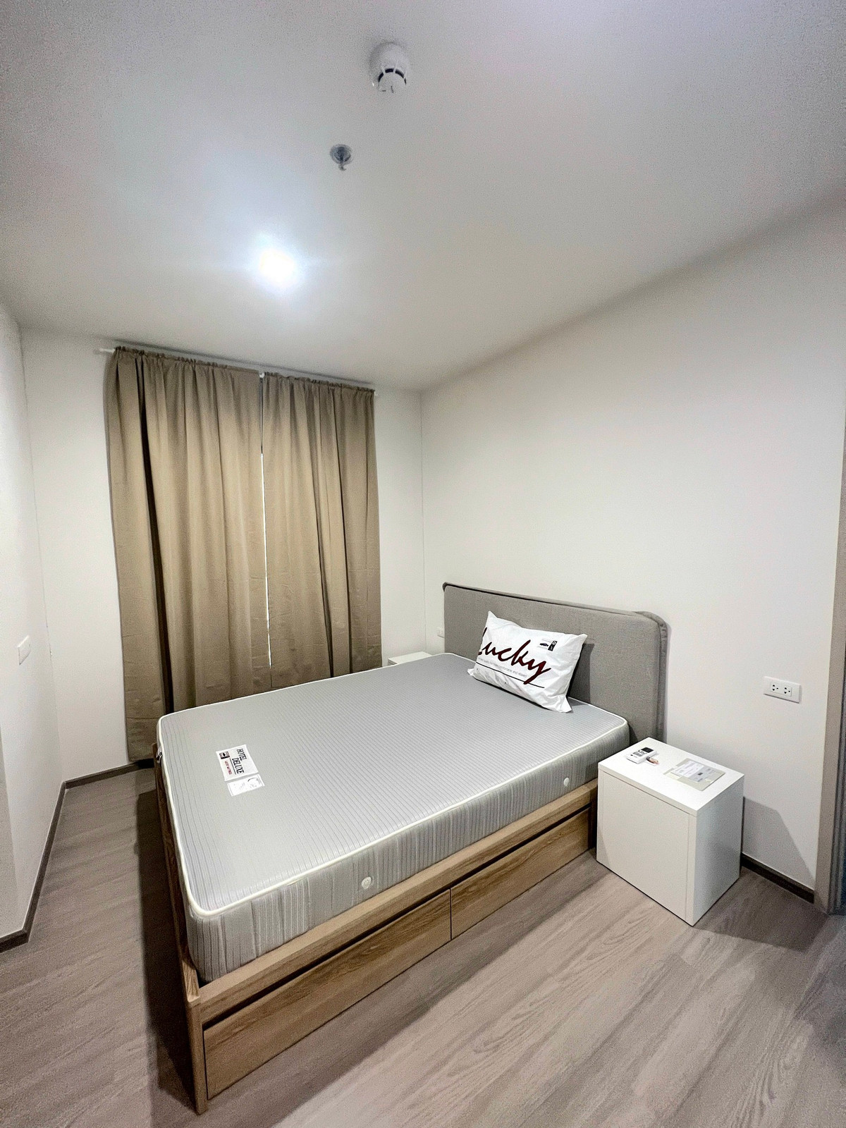 CondoRama9, Petchburi, RCA : For rent/sale The Base Phetchaburi - Thonglor, area 29.87 square meters, 9th floor, ready to move in, opposite Bangkok Hospital, New Phetchaburi Road, Bang Kapi Subdistrict, Huai Khwang District, Bangkok